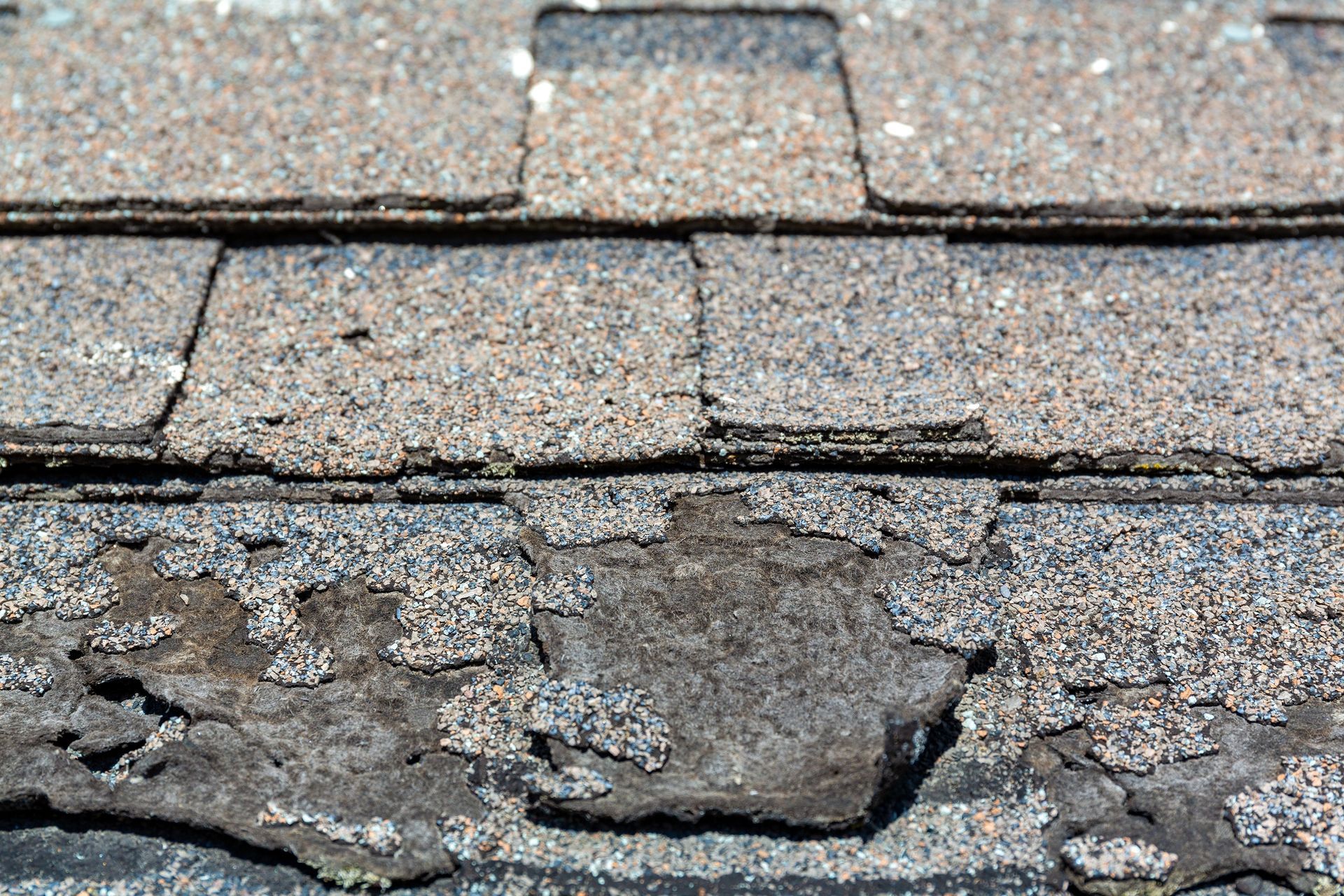 Asphalt shingle roof replacement in St. Louis, MO