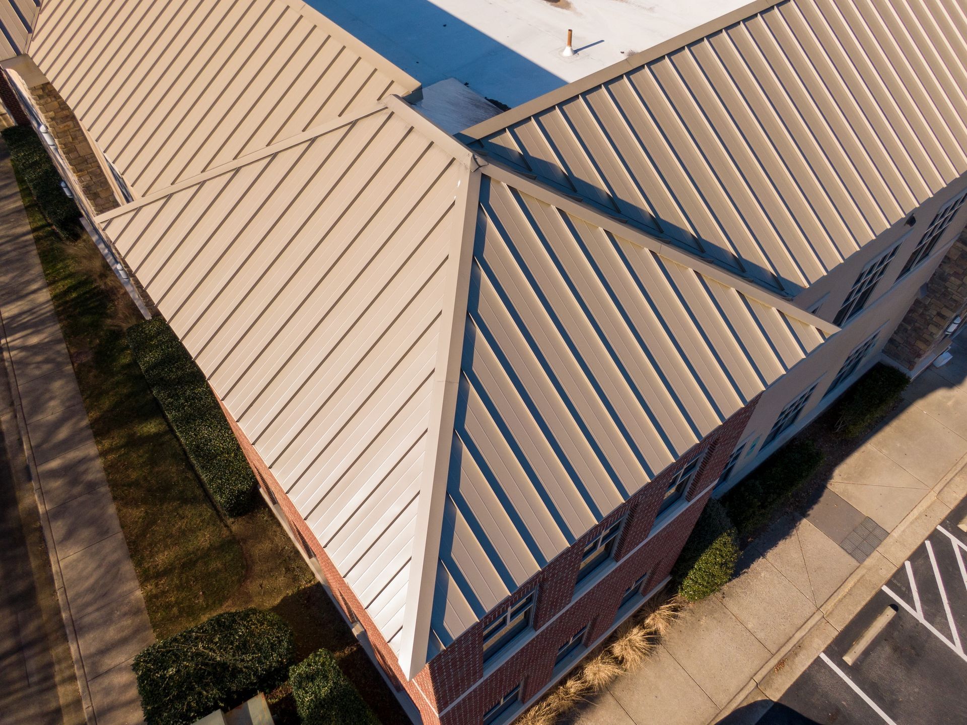 Commercial metal roof installation in St. Louis, MO