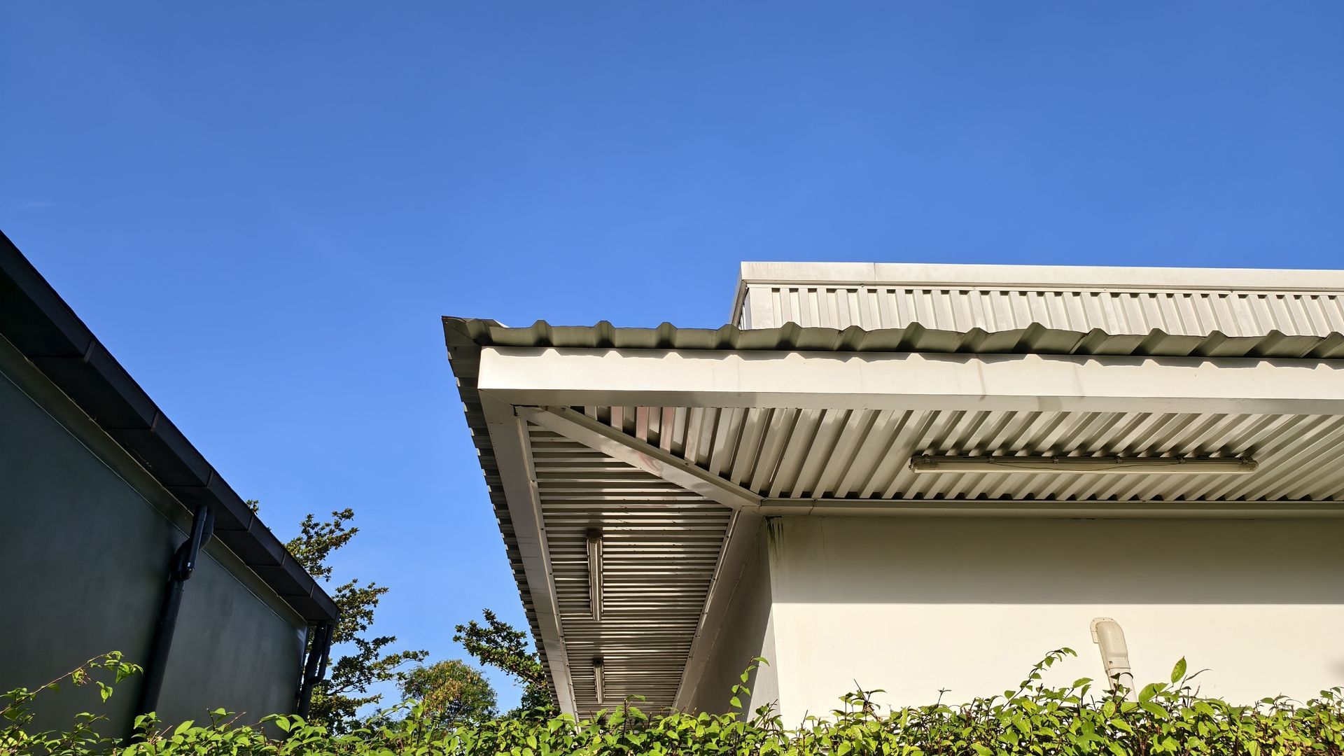 Seamless gutter installation in St. Louis, MO