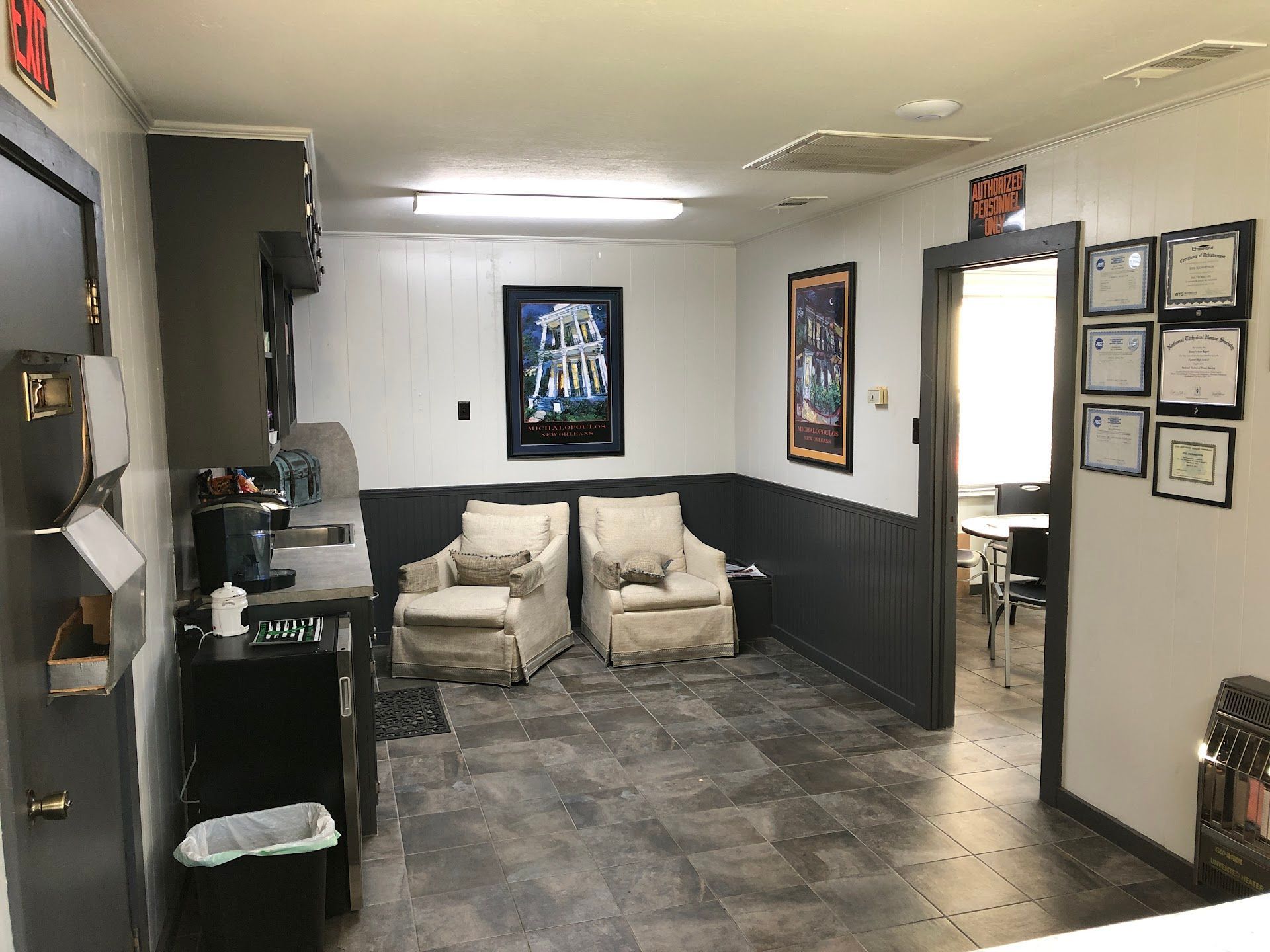 Interior of Sonny's Auto Repair shop | Sonny's Auto Repair