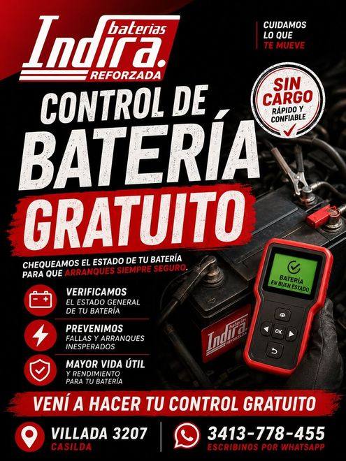 Oficina moderna con mostrador de recepción de madera, ordenadores y estanterías con aparatos electrónicos al fondo.
