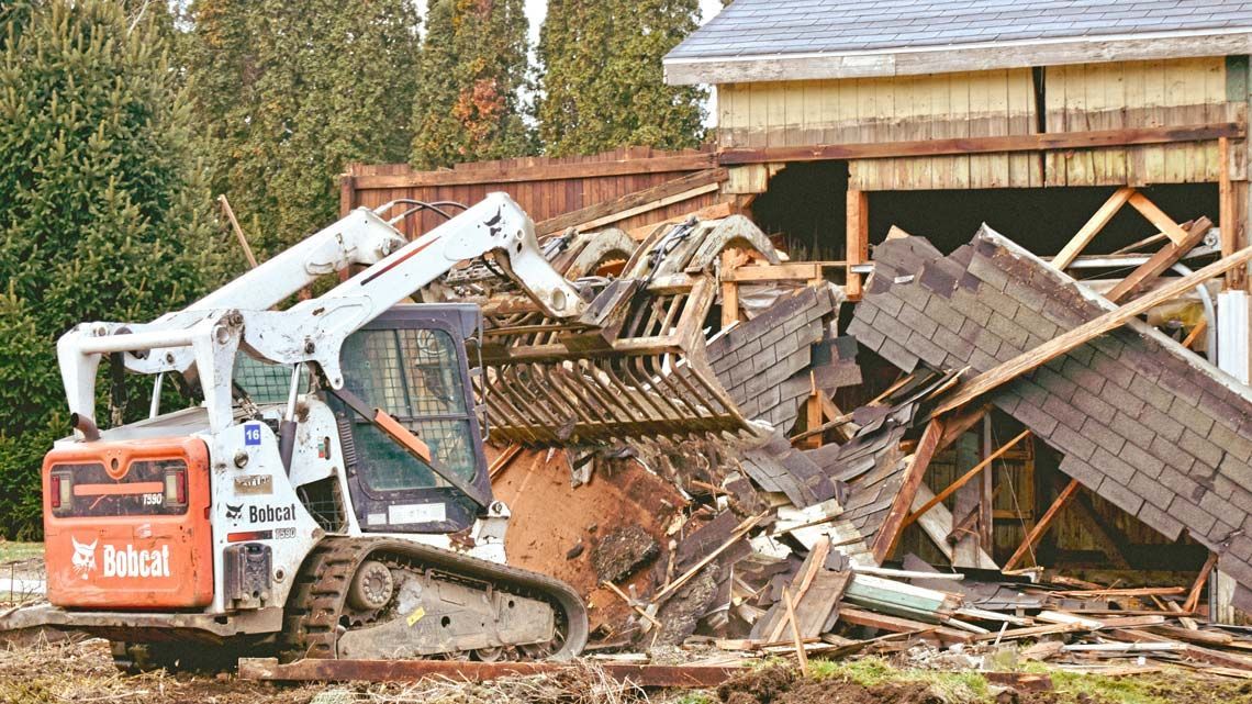 Backyard barn demolition and removal in Yucaipa California