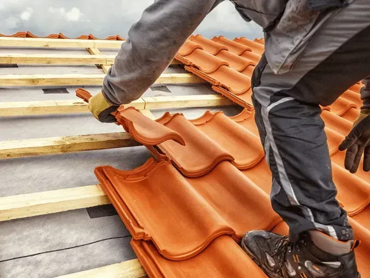 Ark roofer executing roof replacement in Somerset, Kentucky