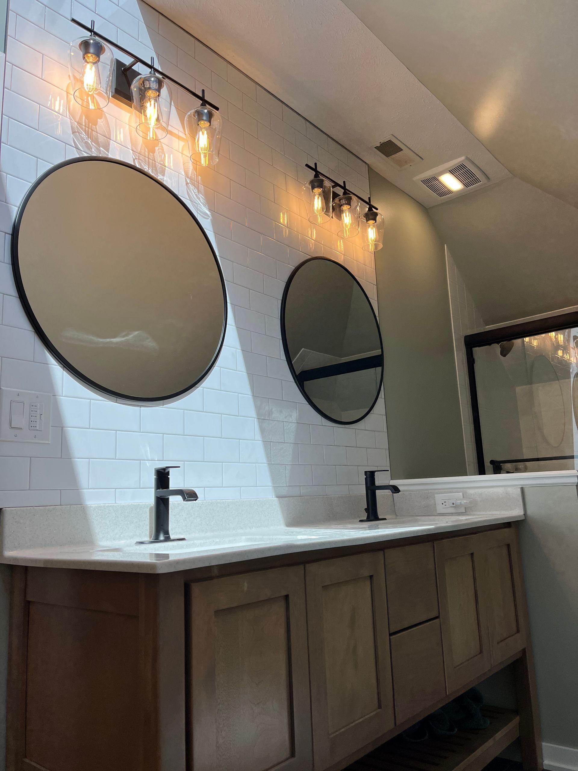 A bathroom with two sinks and two mirrors