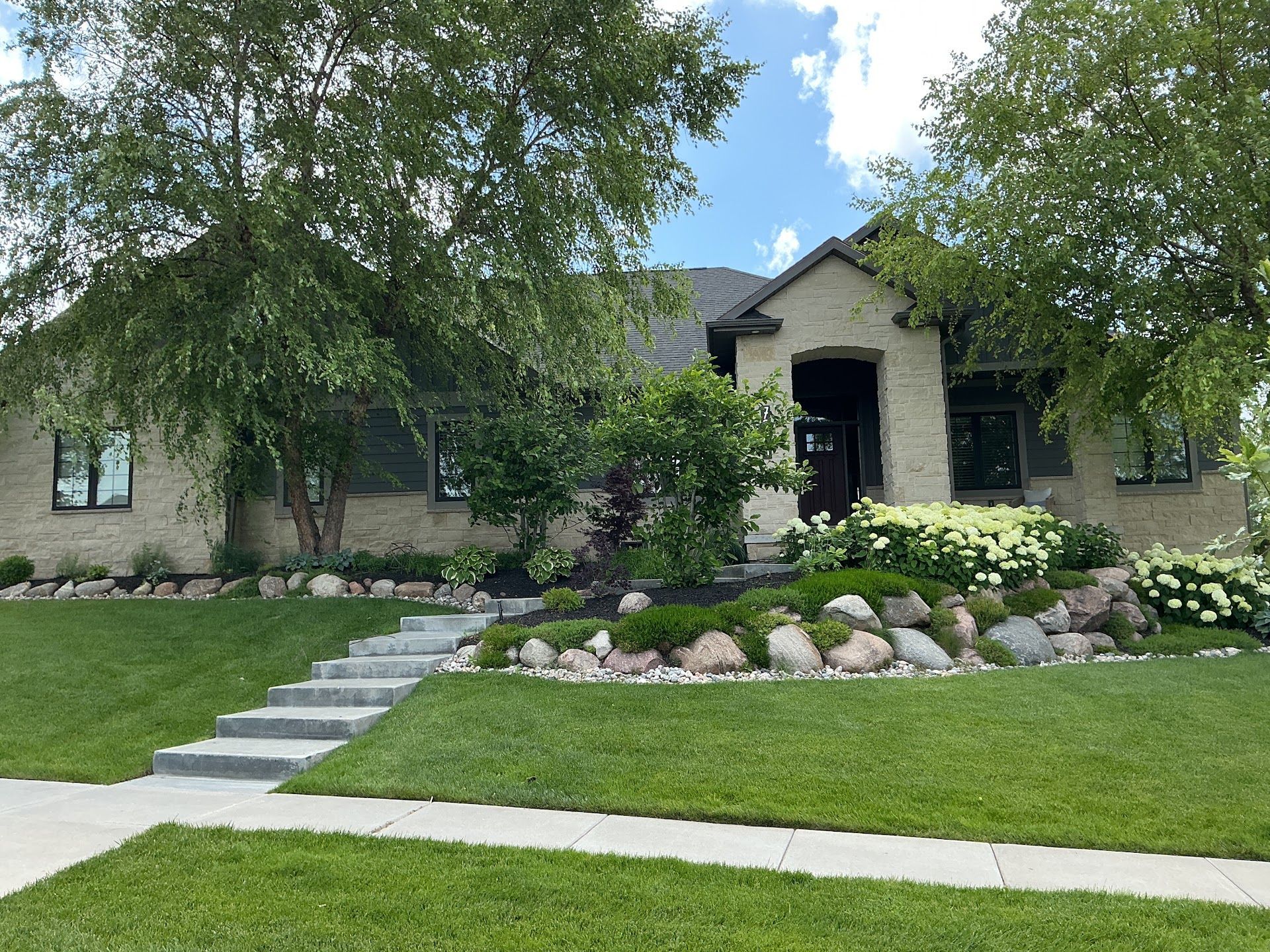 Exterior, Lincoln Basement Finish