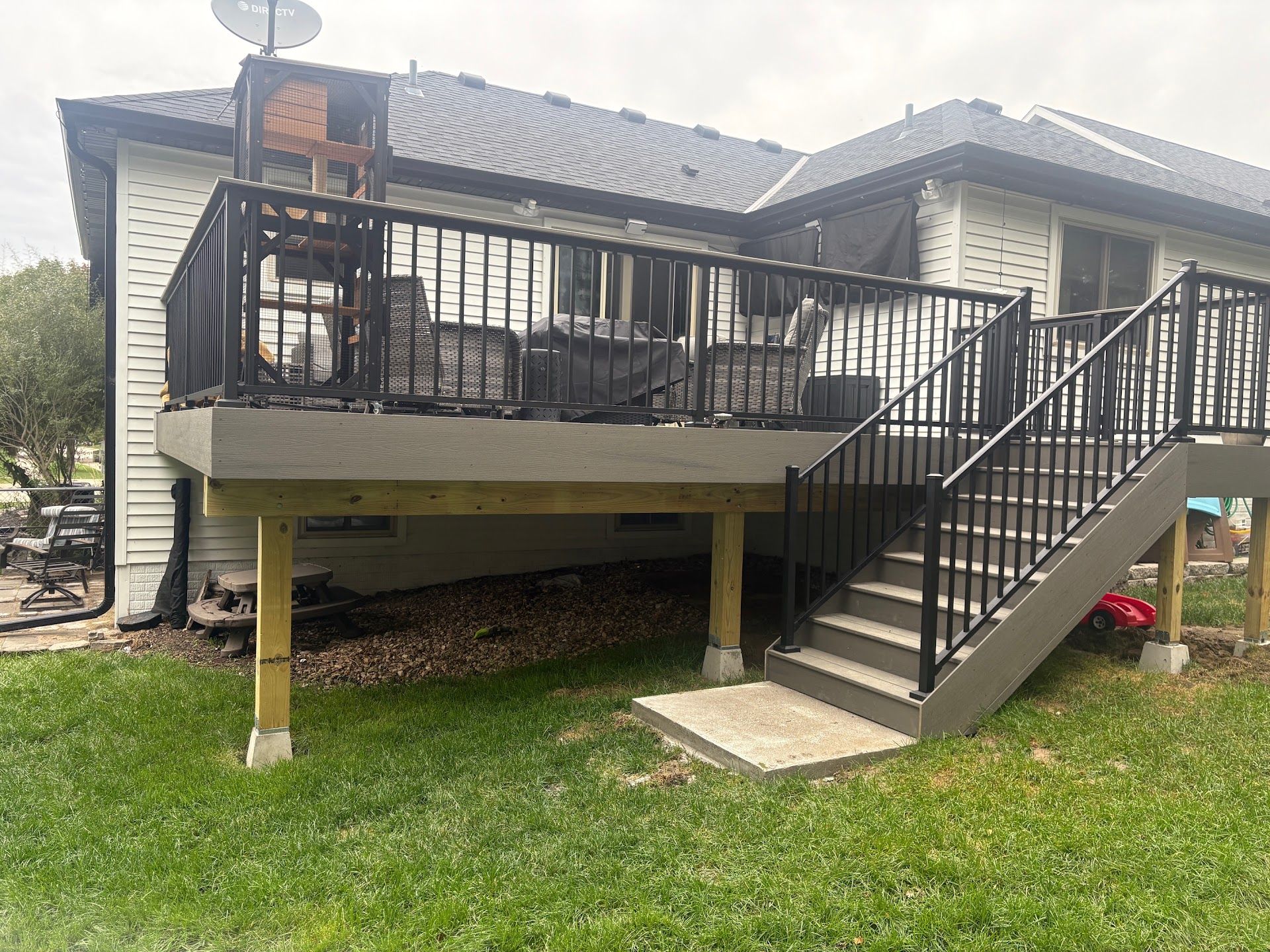 San Mateo Lane Deck