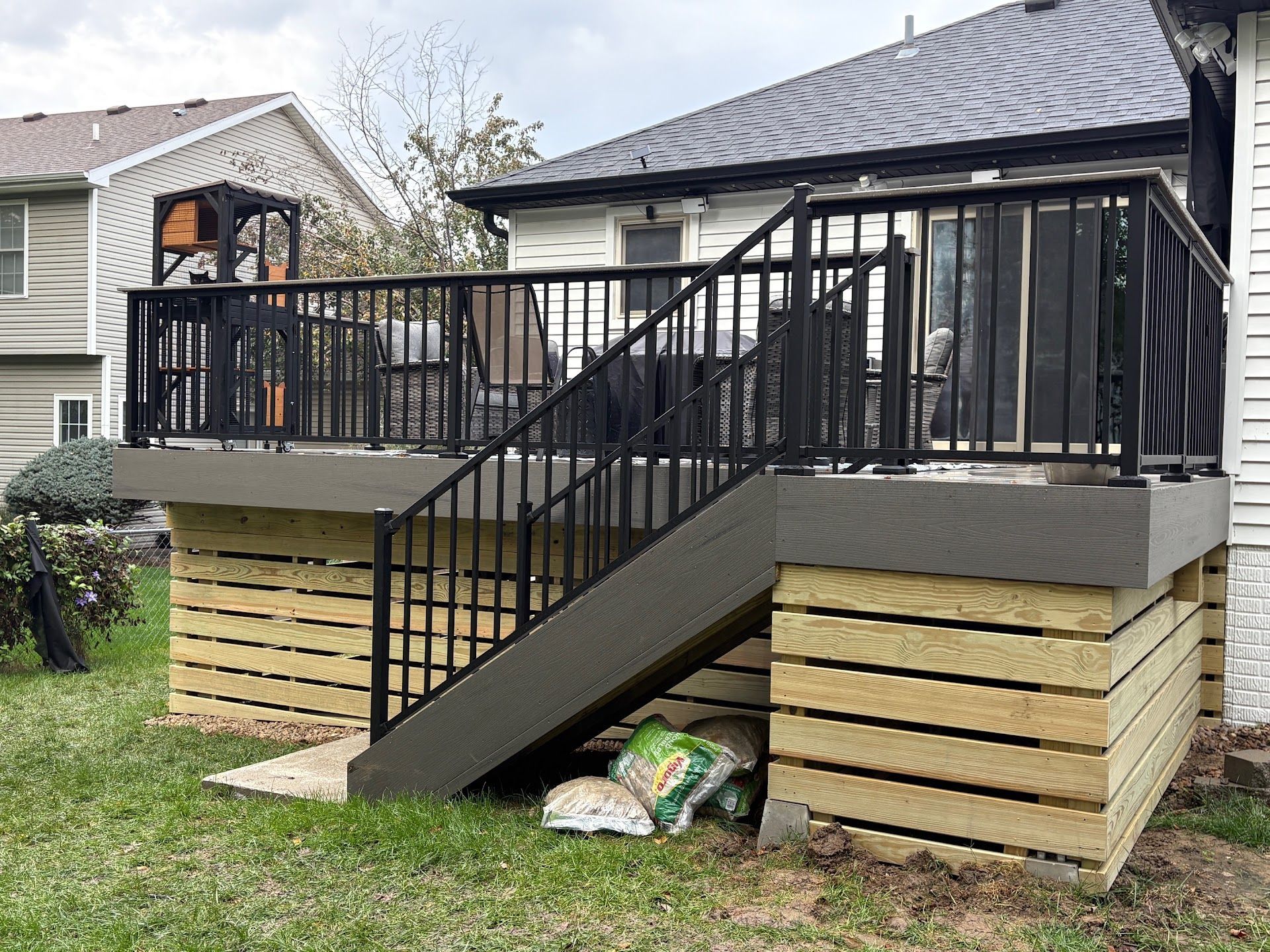 San Mateo Lane Deck