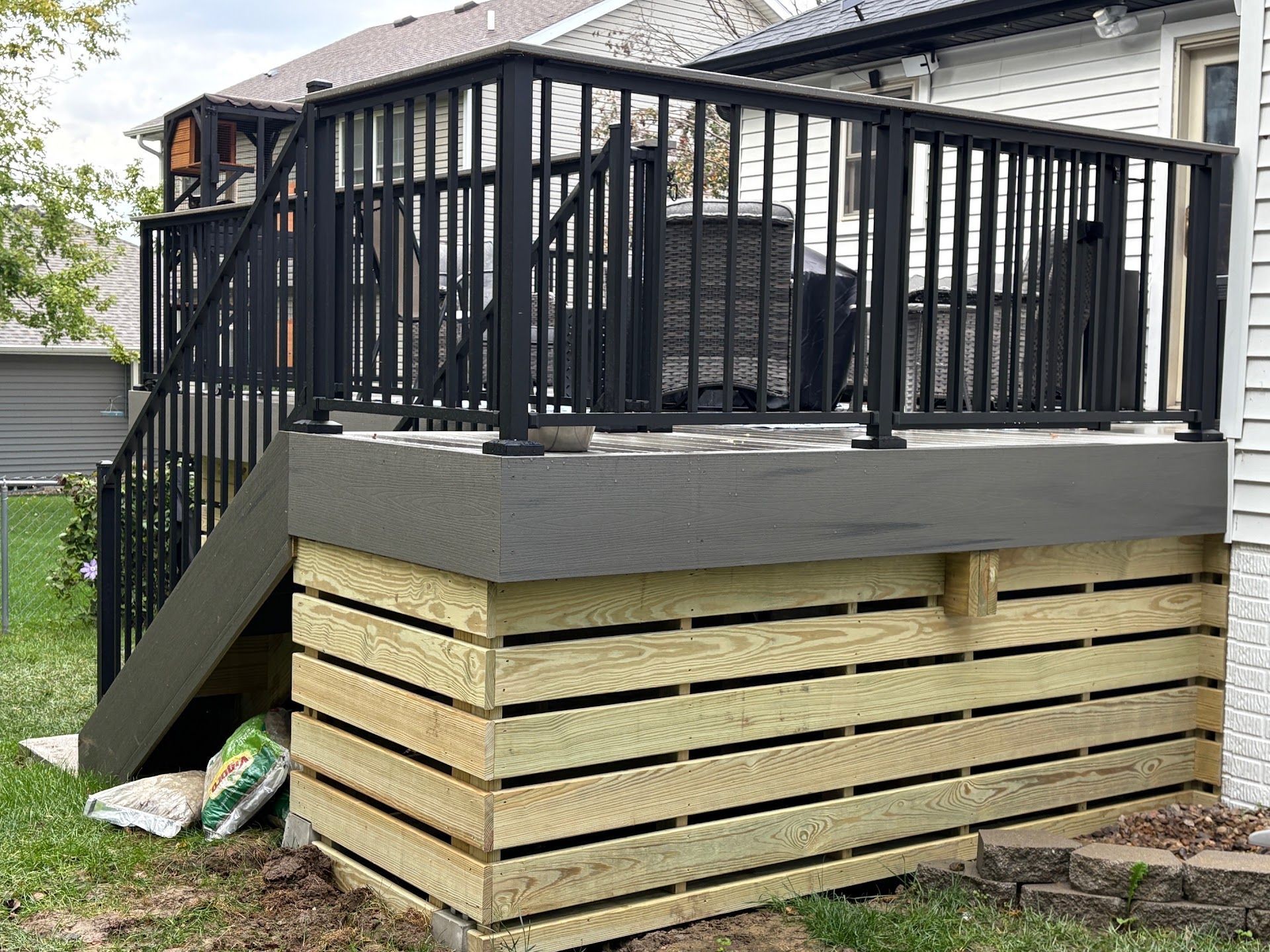 San Mateo Lane Deck