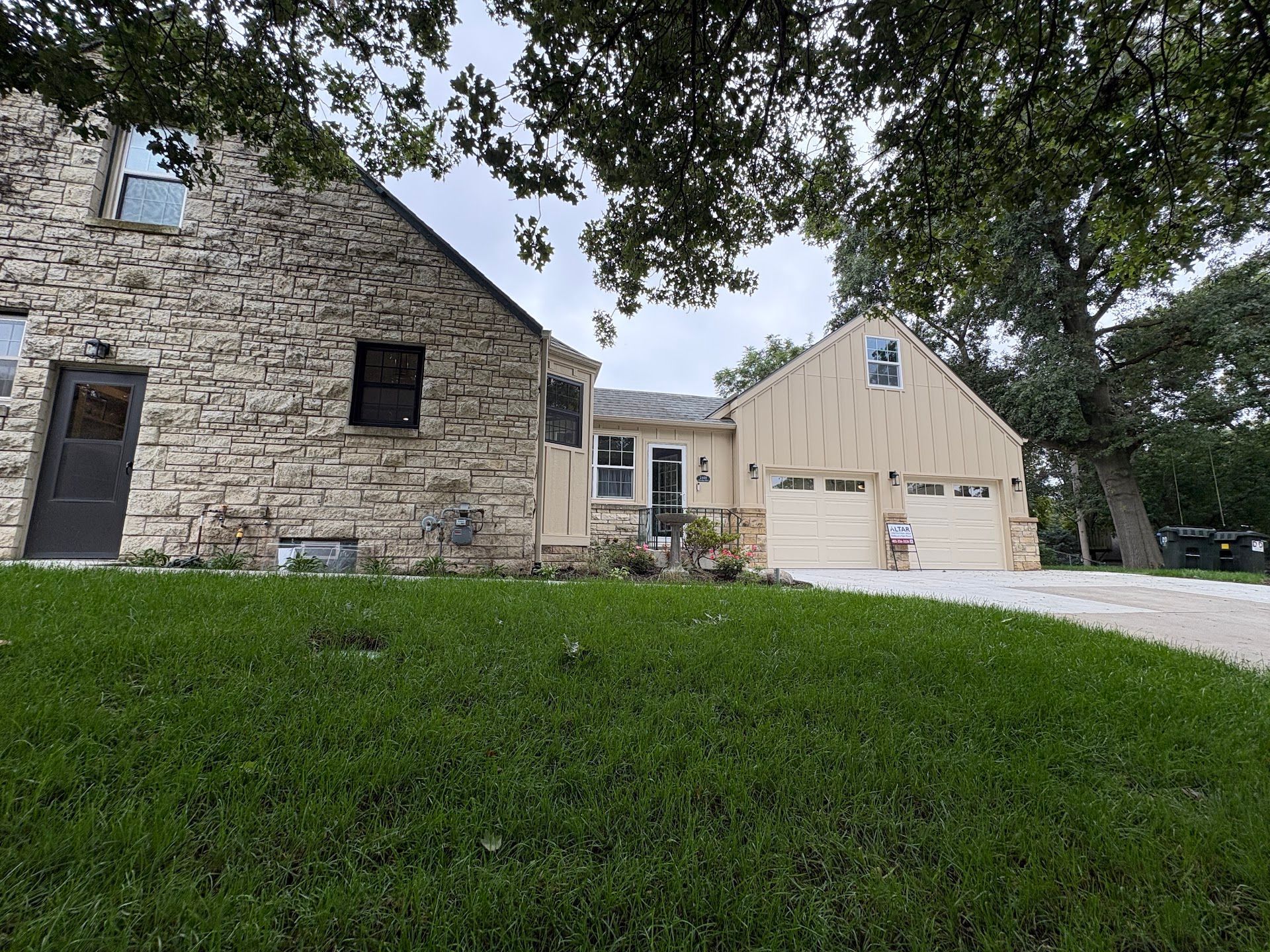 Exterior, Sheridan Garage