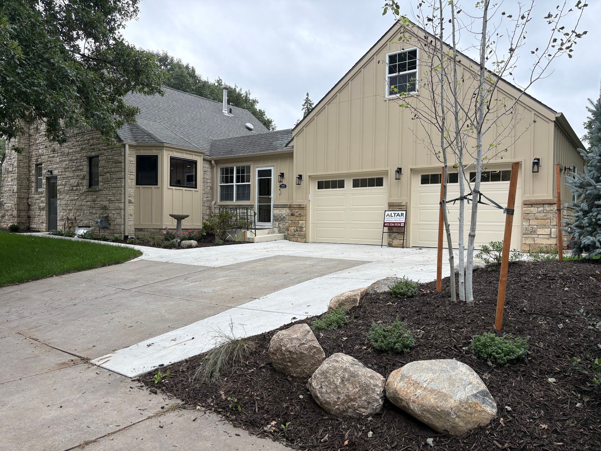 Exterior, Sheridan Garage