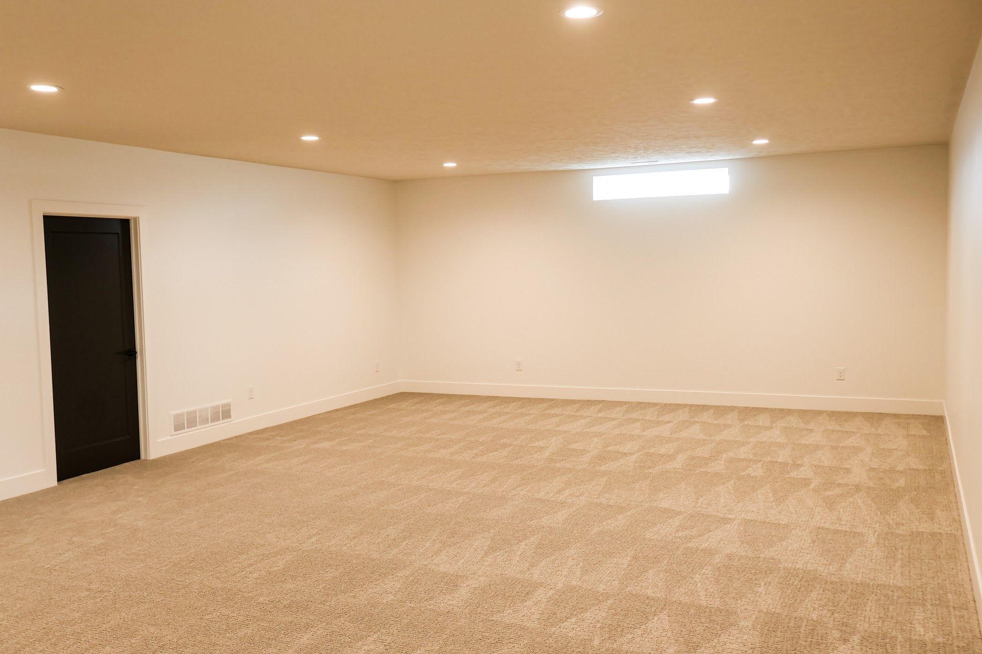 Basement, Warm and Modern Home In Lincoln