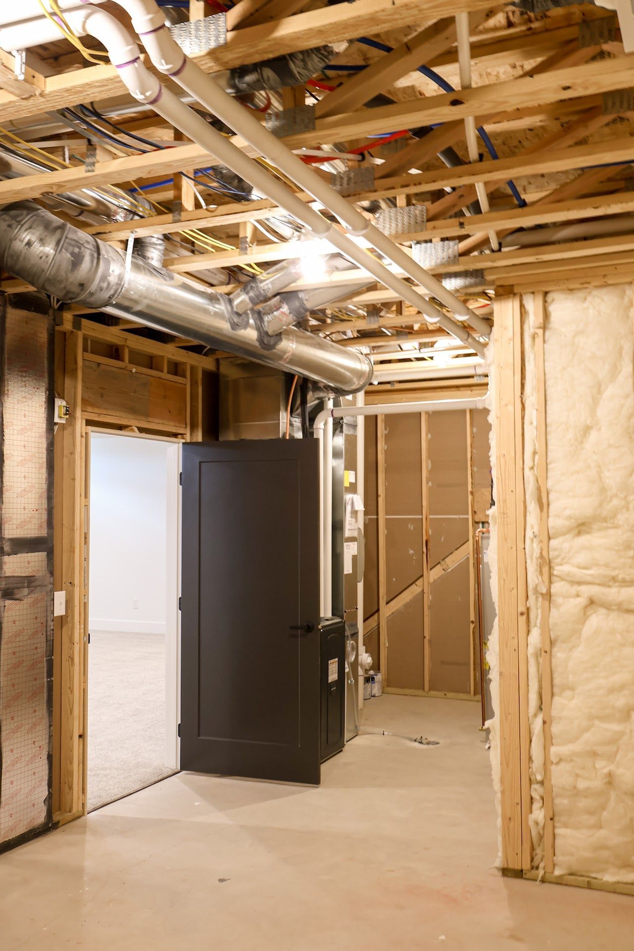 Basement, Warm and Modern Home In Lincoln