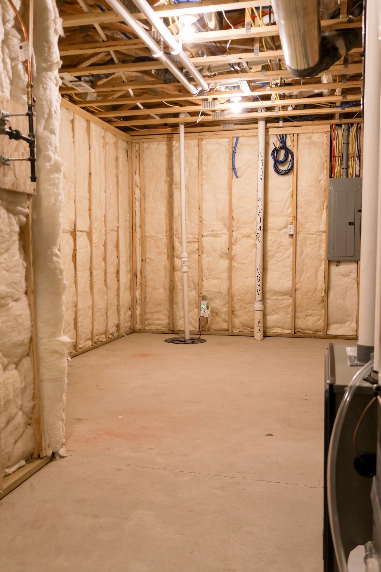 Basement, Warm and Modern Home In Lincoln