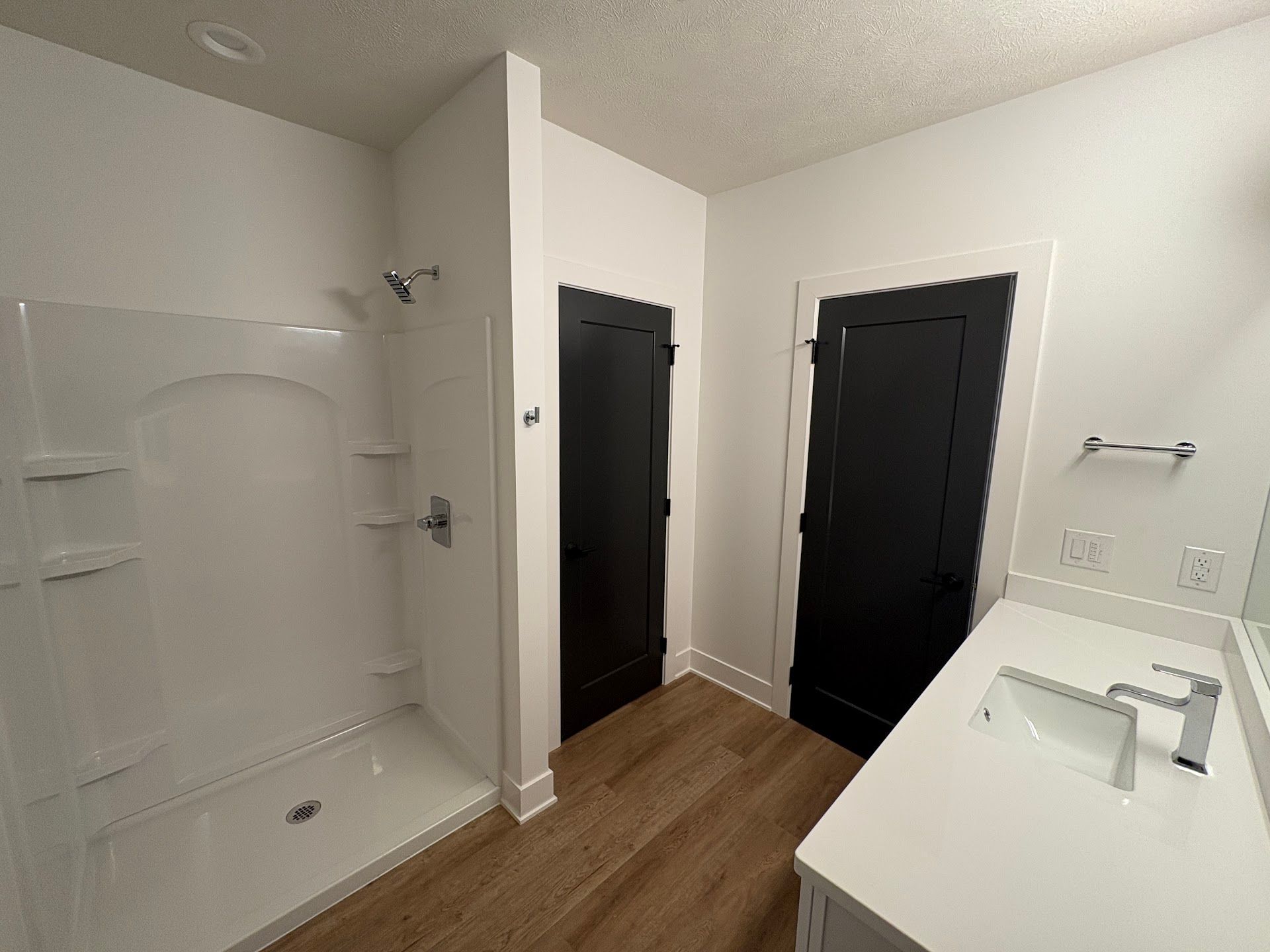 Bathroom, Warm and Modern Home In Lincoln