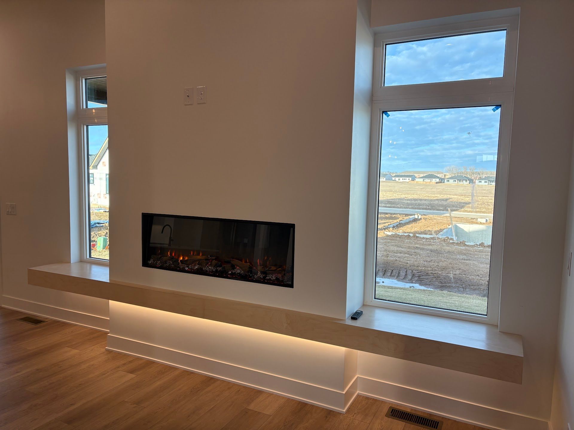 Living room, Warm and Modern Home In Lincoln