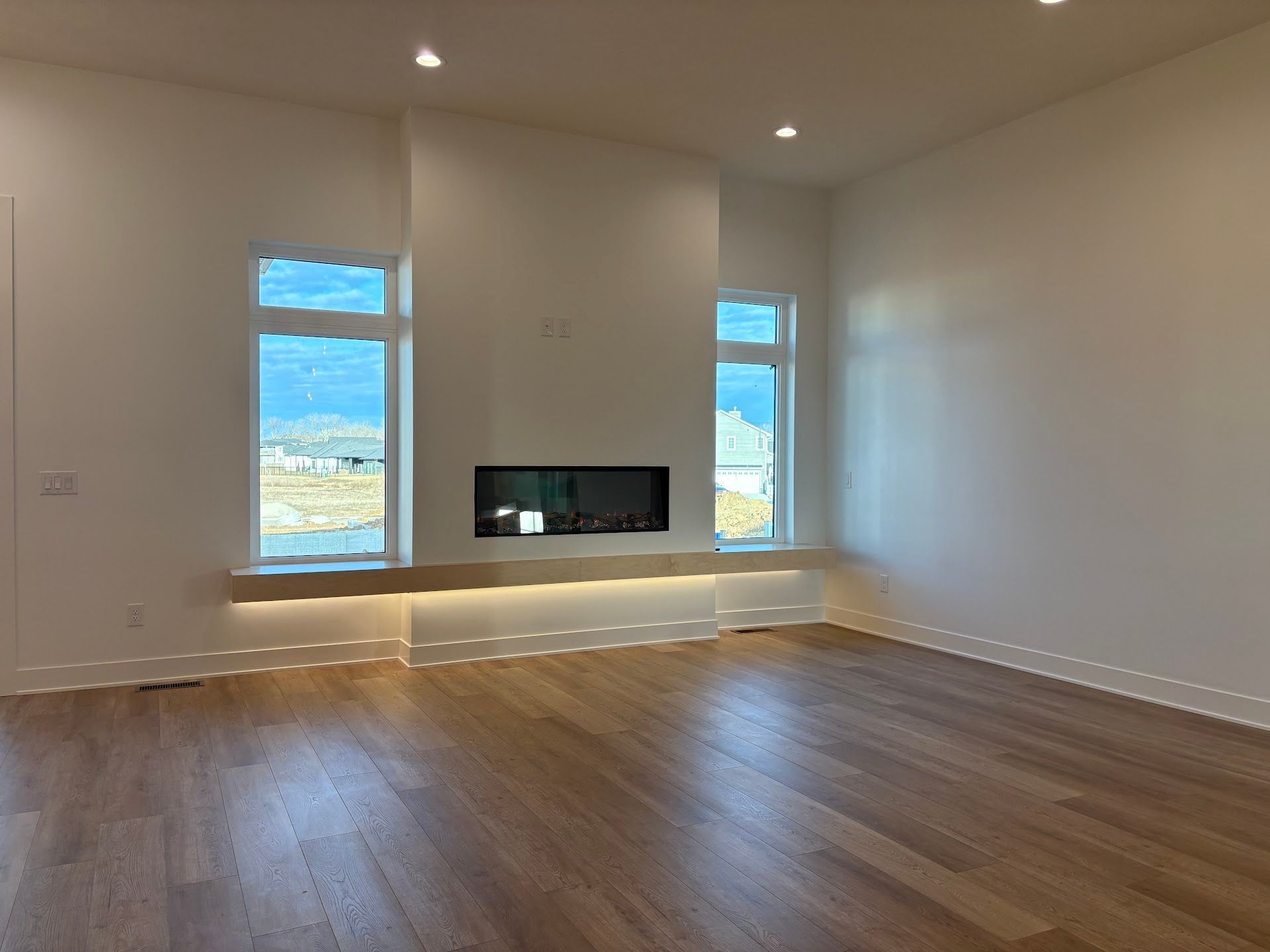 Living room, Warm and Modern Home In Lincoln