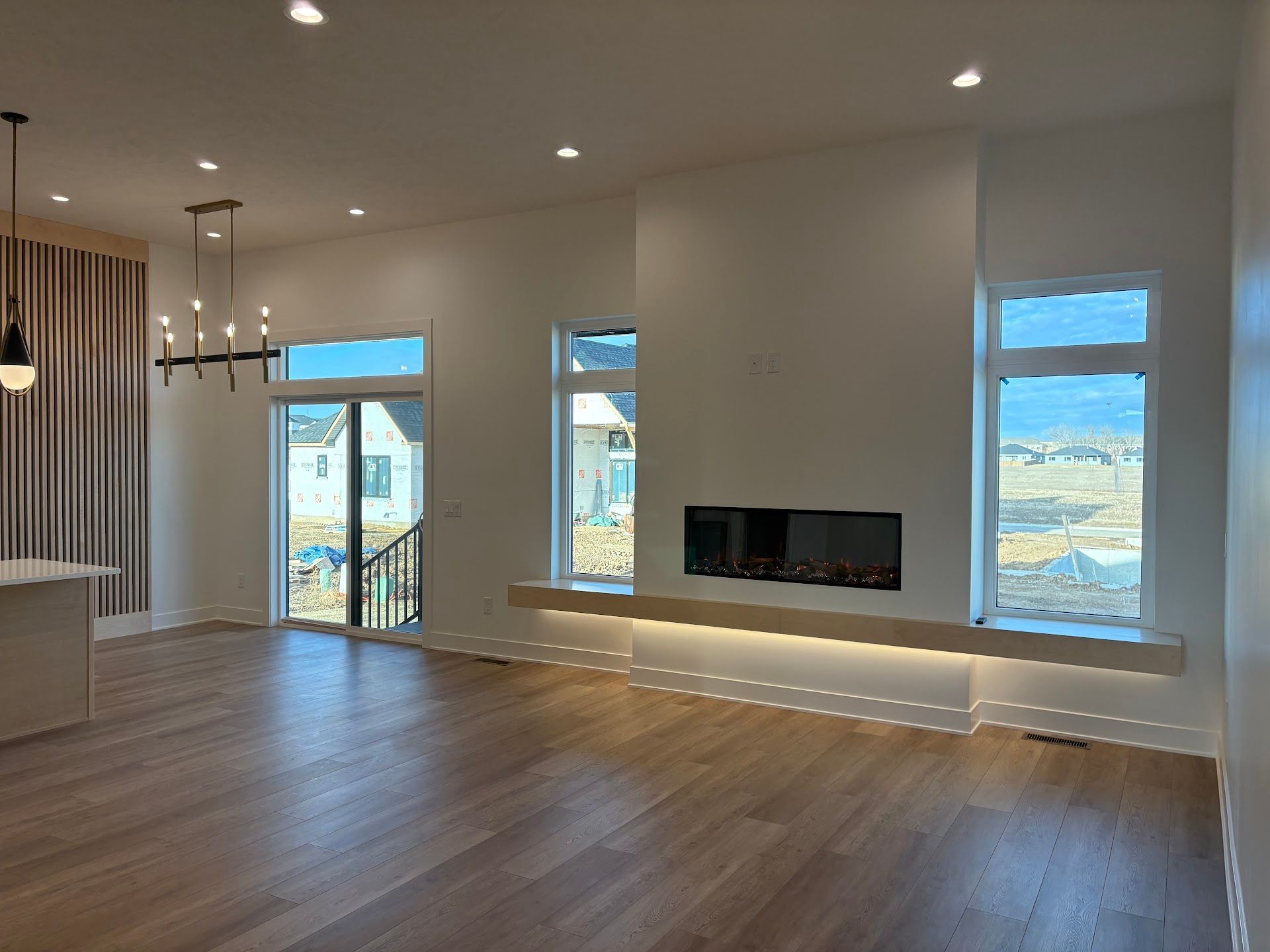 Living room, Warm and Modern Home In Lincoln