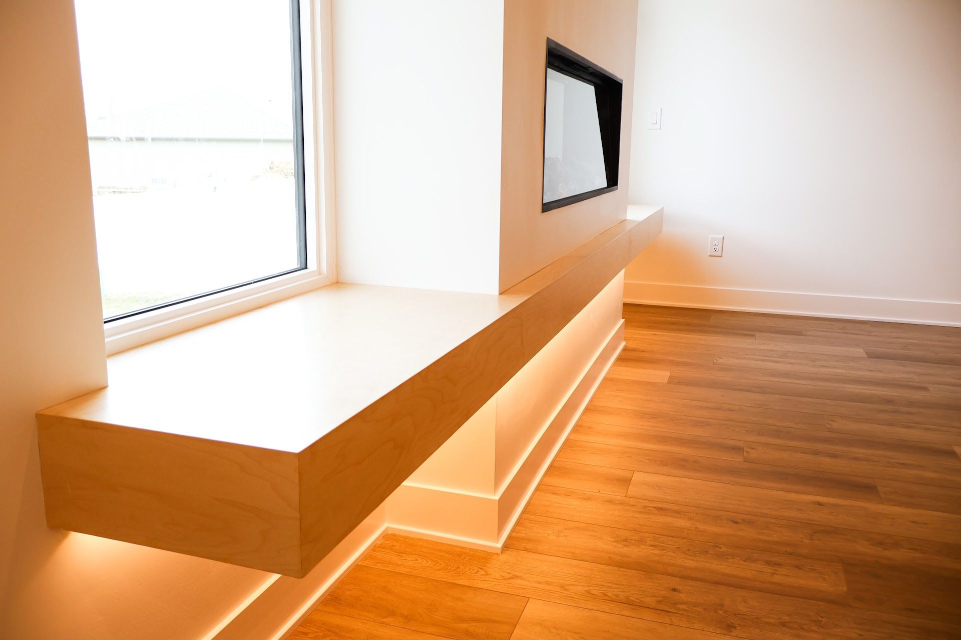 Living room, Warm and Modern Home In Lincoln