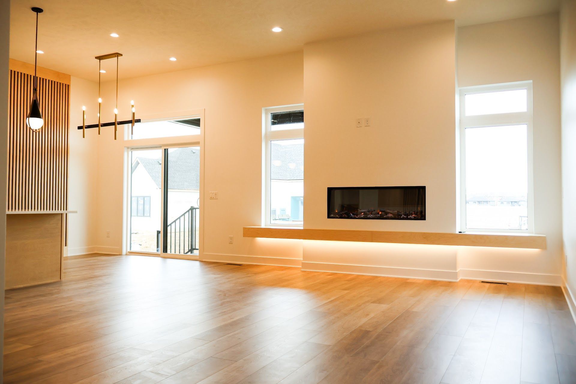 Living room, Warm and Modern Home In Lincoln