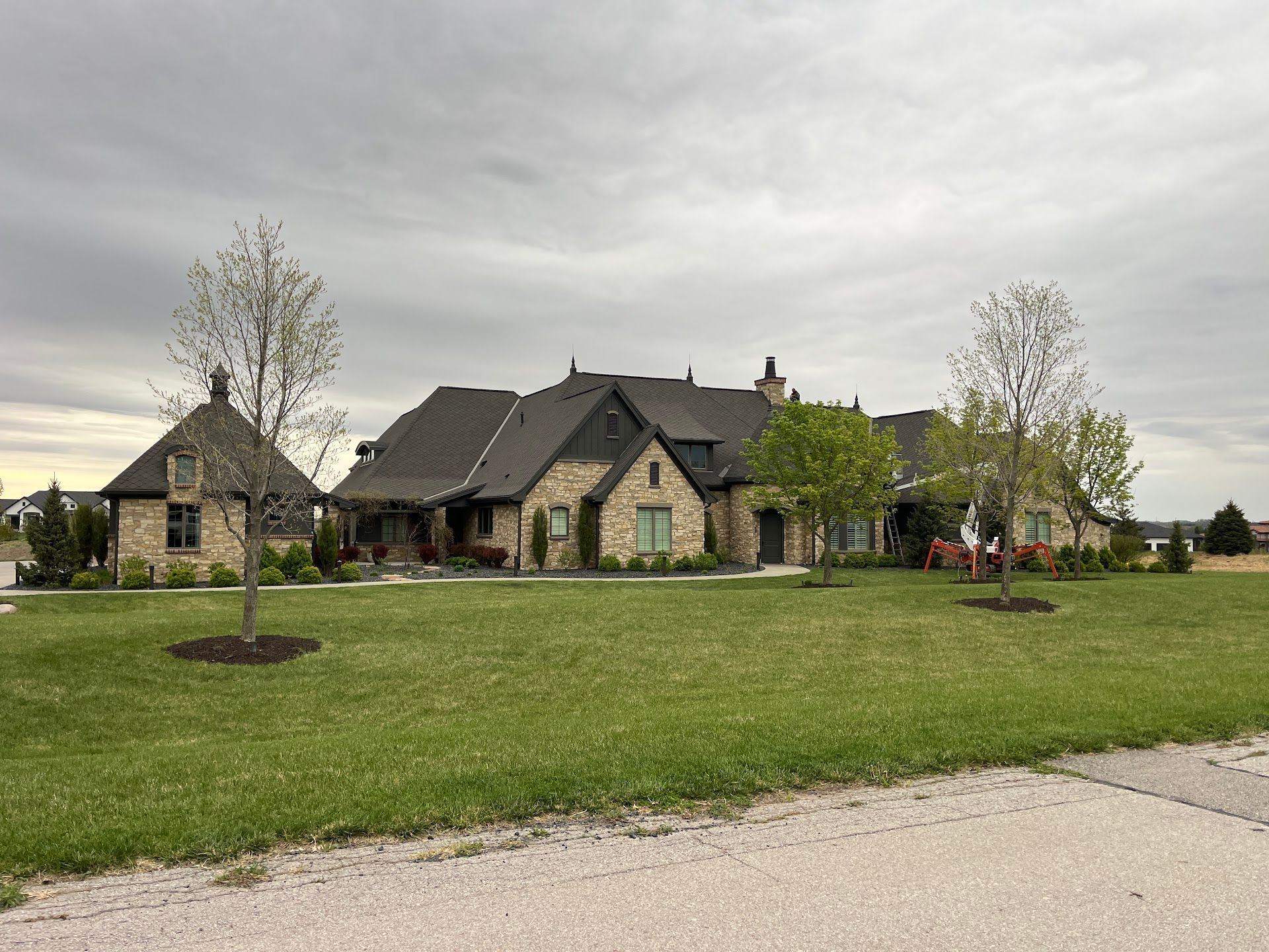 Exterior, Waters Edge Drive Deck