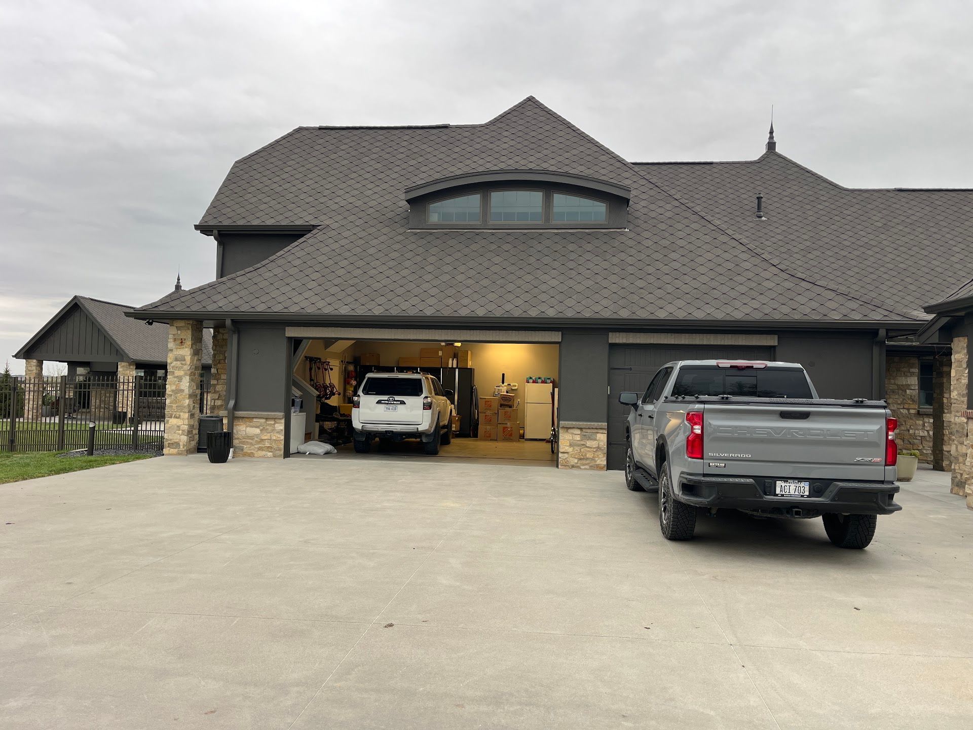 Exterior, Waters Edge Drive Deck