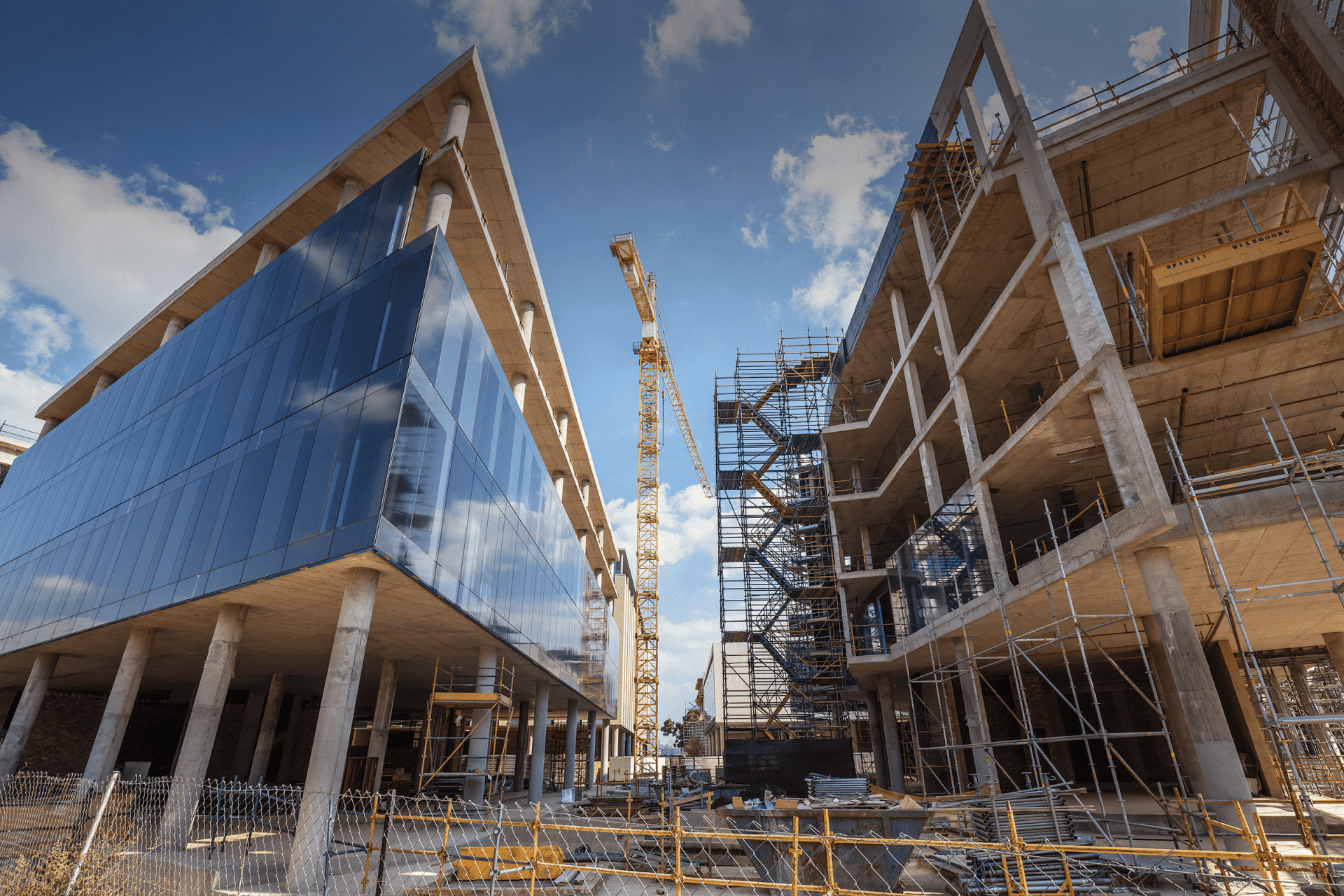 A large building is being built with cranes and scaffolding.