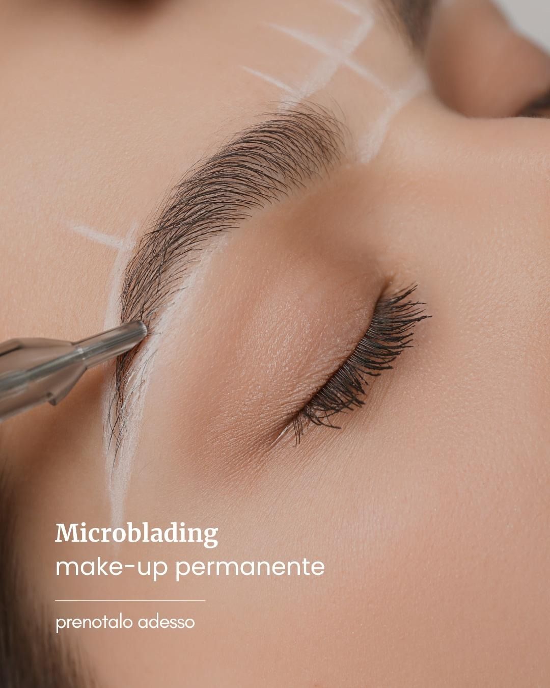 Foto del prima e dopo di labbra che mostrano i risultati di una procedura di tatuaggio cosmetico delle labbra.