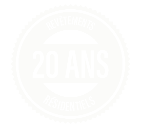 Un cercle blanc avec les mots « 20 ans » écrits à l'intérieur sur un fond blanc.