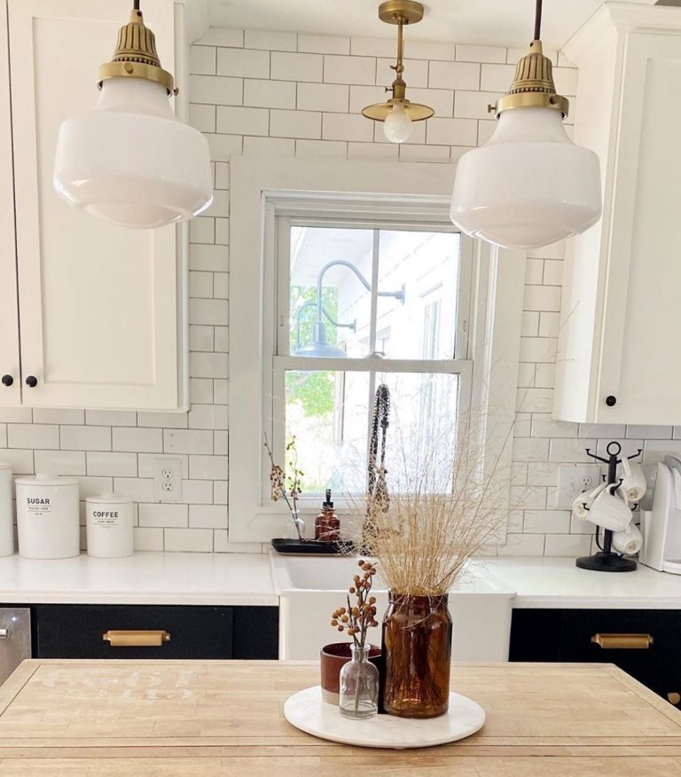 HOW TO SPRAY PAINT YOUR WINDOWS BLACK!