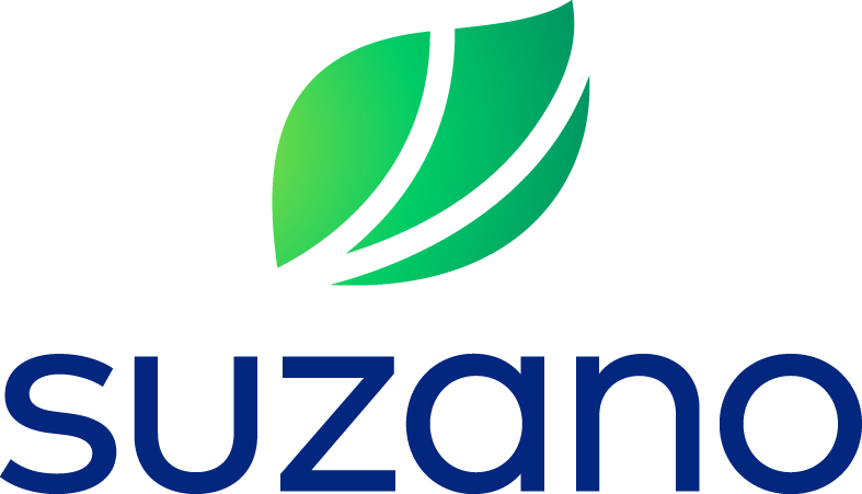 Logótipo da Suzano com um ícone de folha verde acima do nome da marca em azul