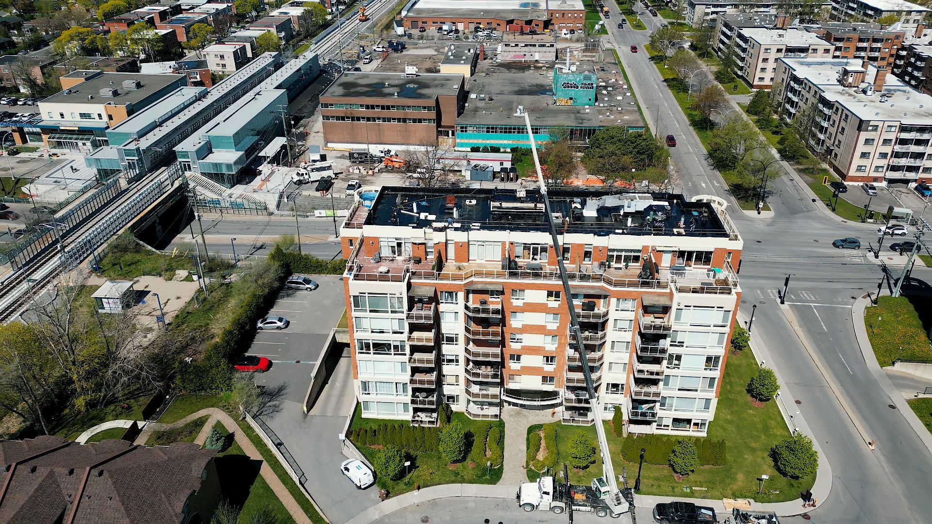 An aerial view of a large apartment building in a city.