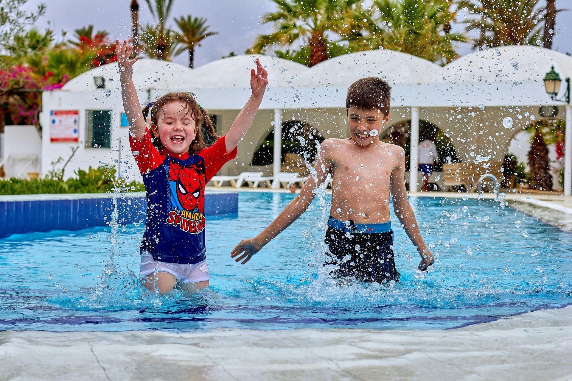 kids splashing in swimming pool Chesapeake VA
