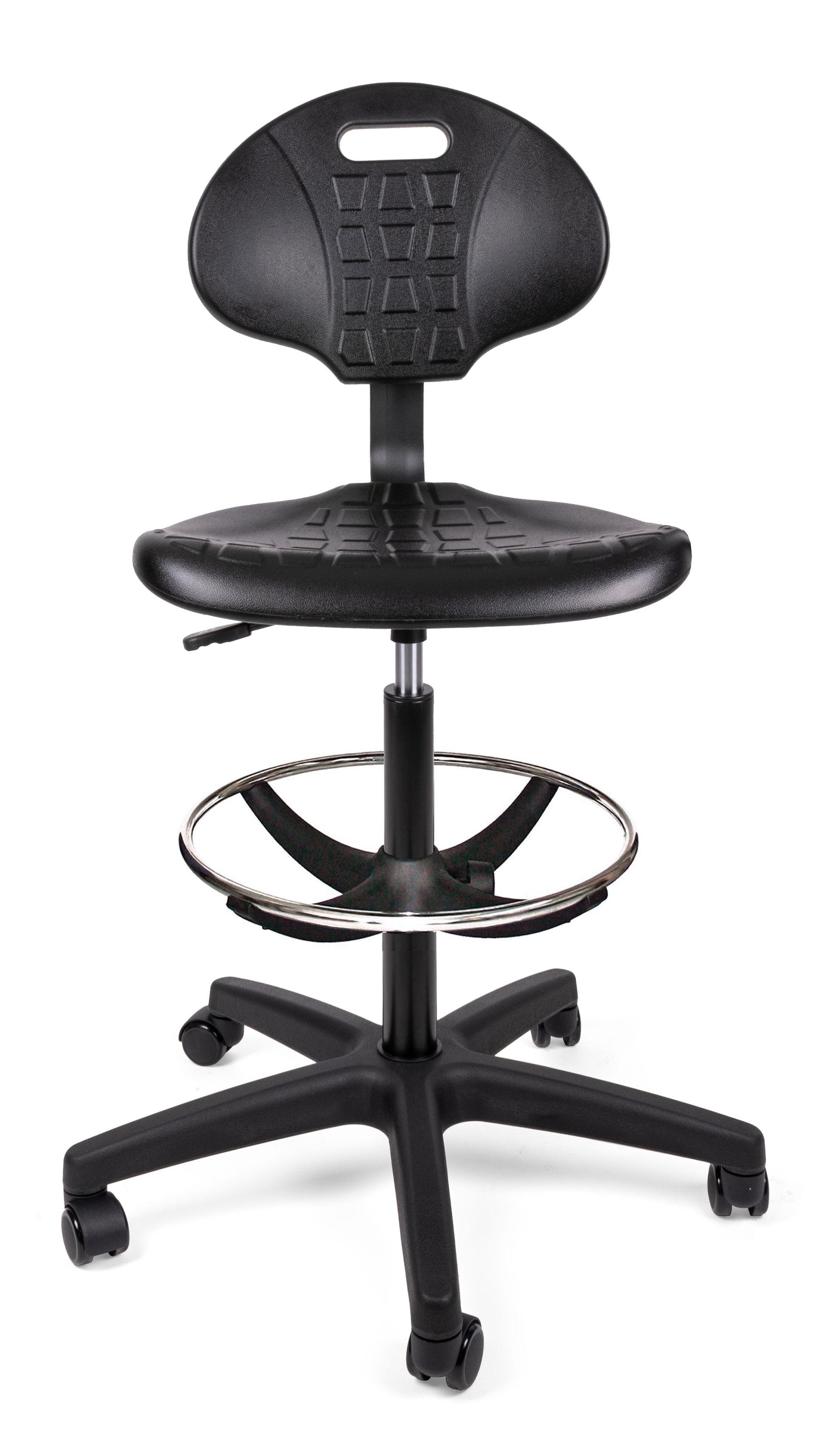 Una silla de oficina negra con ruedas sobre un fondo blanco.