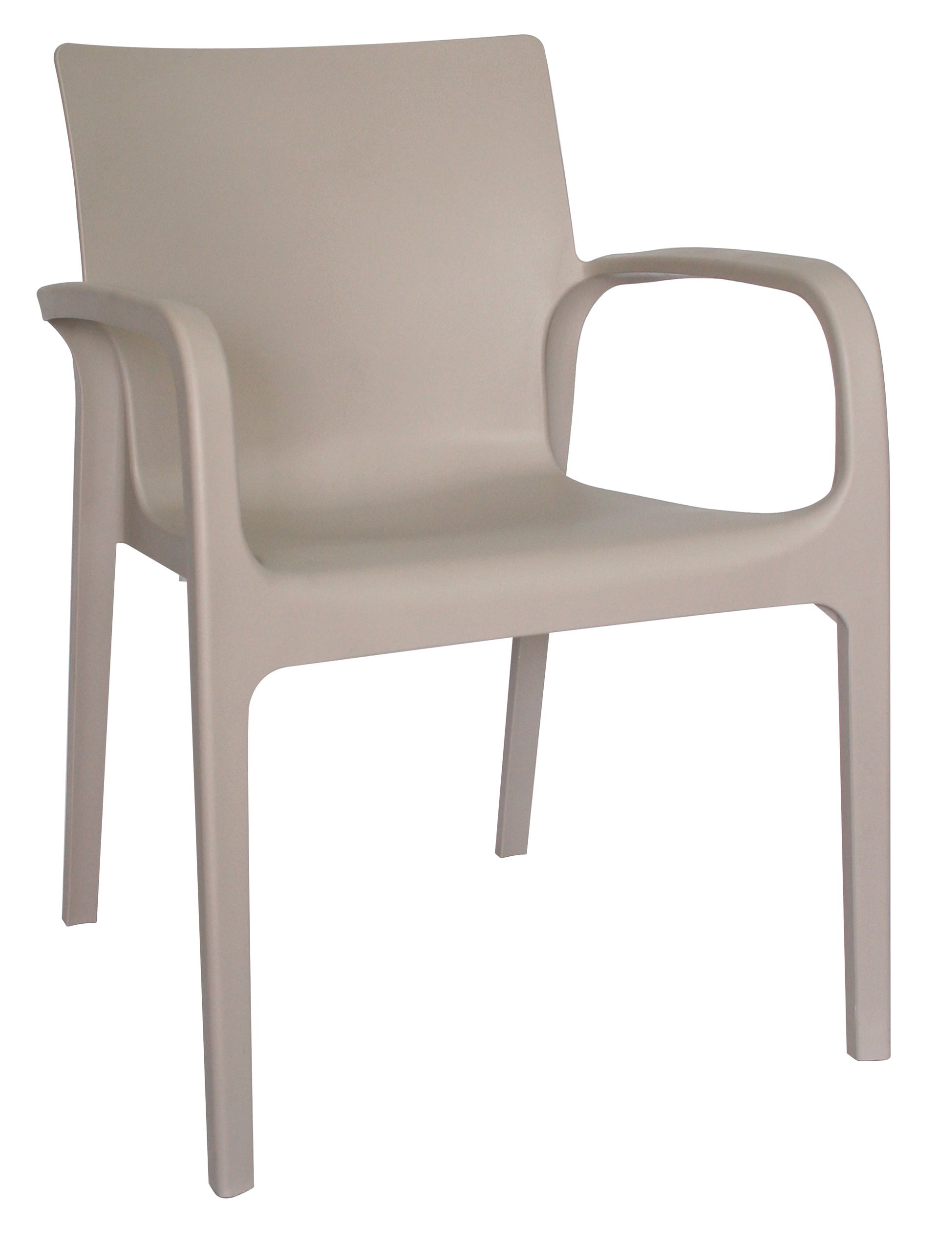 Una silla de plástico beige con reposabrazos sobre un fondo blanco.