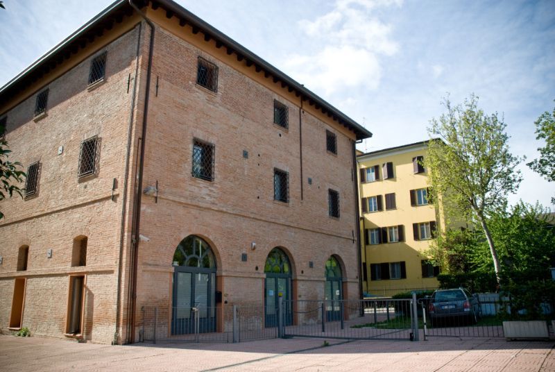 Palazzo con vetrine