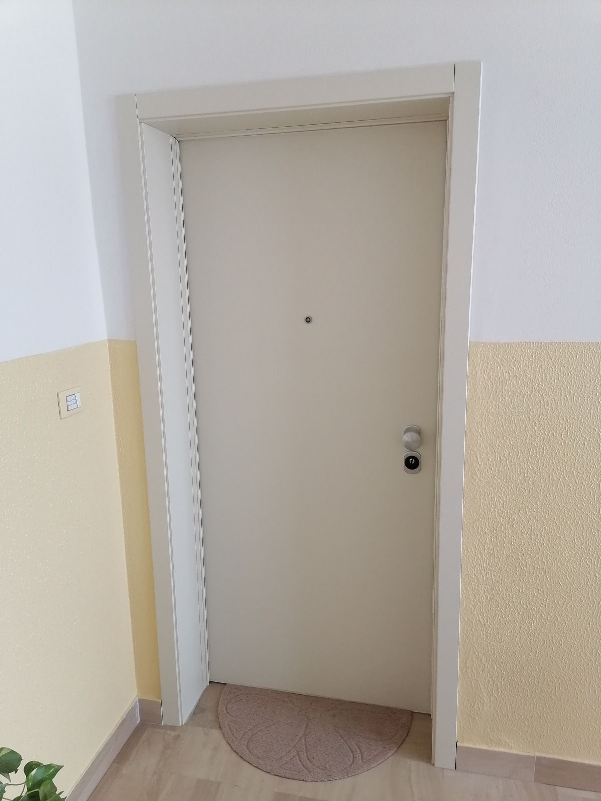portone bianco