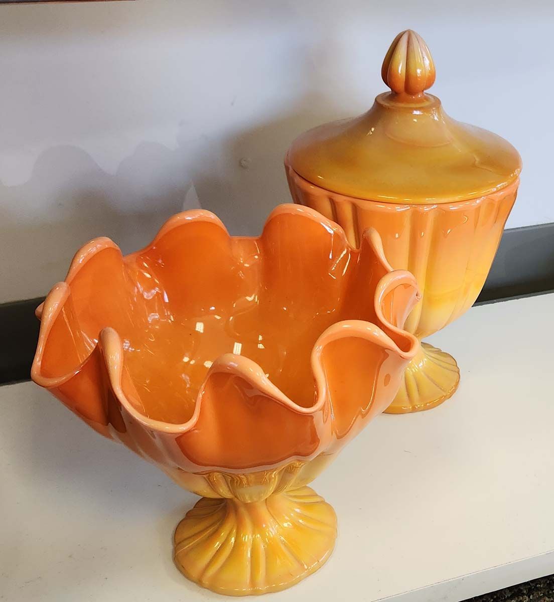 A bowl with a lid sits next to another bowl