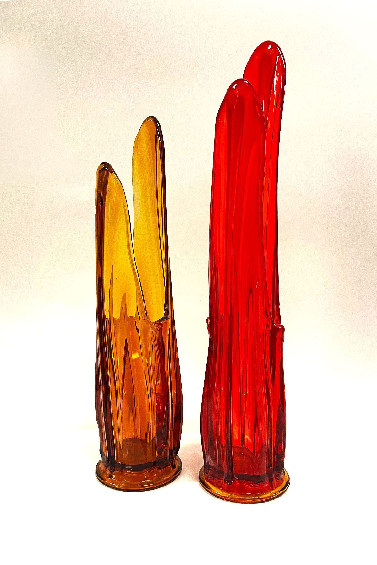 Dragons tooth swung vases