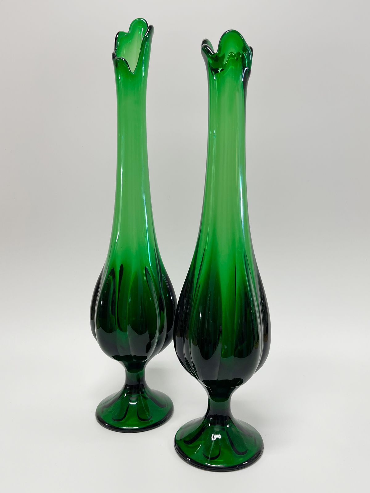 Evergreen swung vases