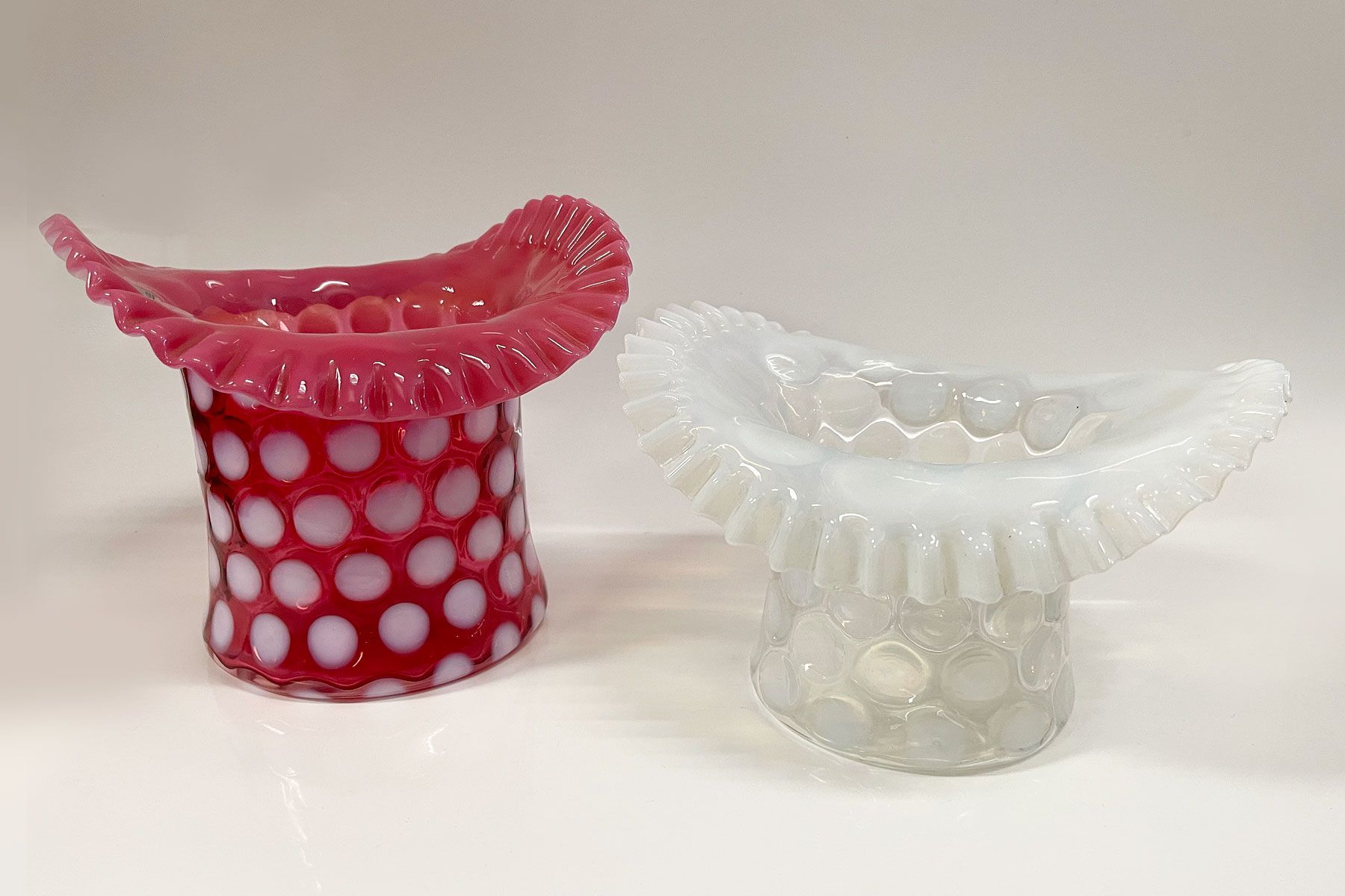 Fentur top hats in red and white