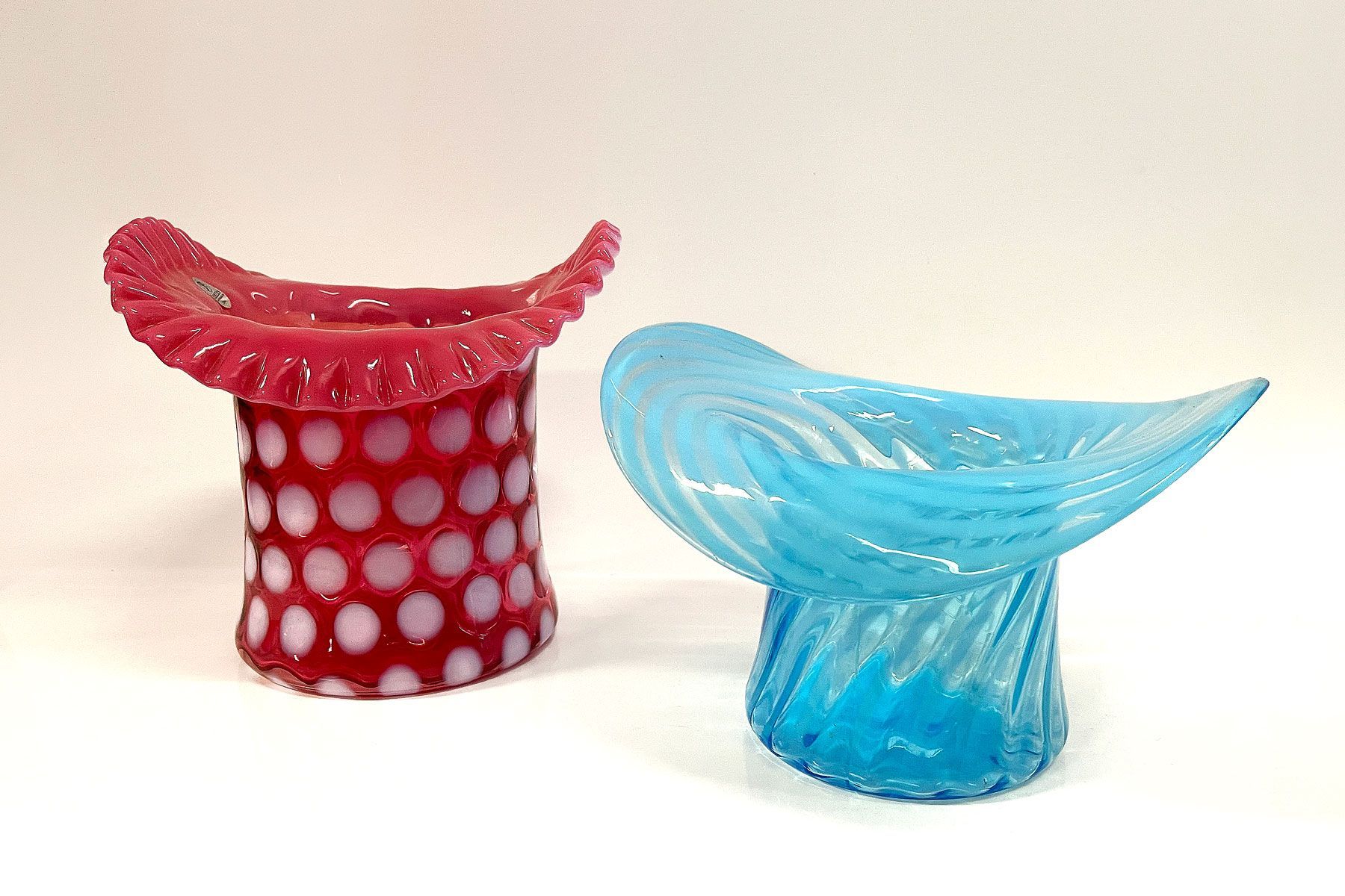 Fentur top hats in red and blue