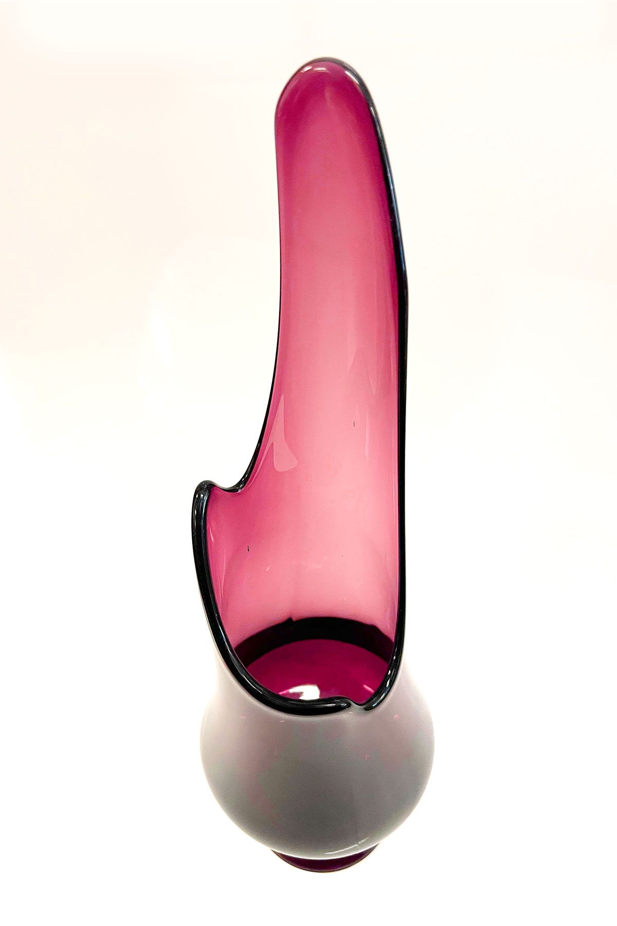 Footed smoothie swung vase