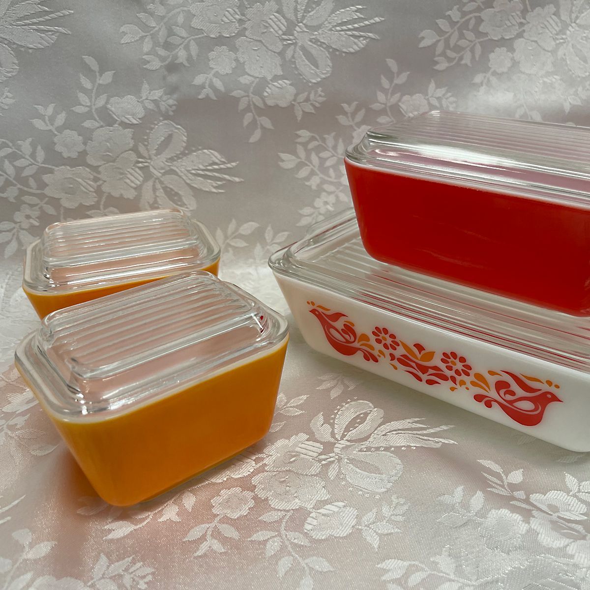 Vintage Friendship Pyrex dishes