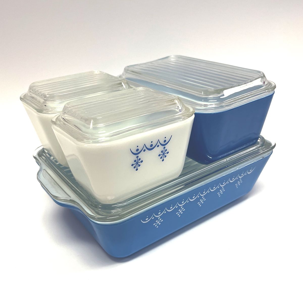 Pyrex snowflake garland pattern dishes