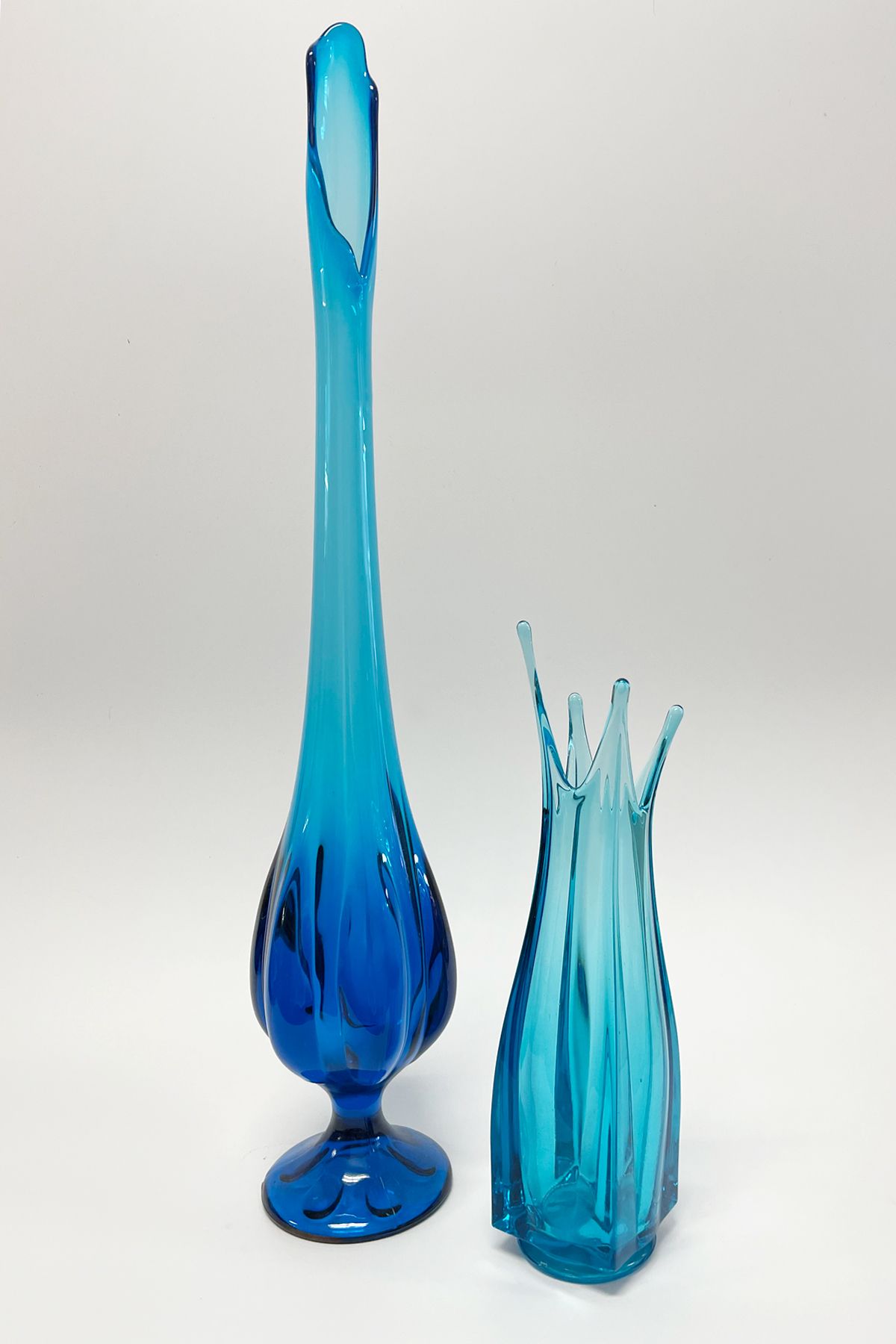 Swung bluenique four-finger vase