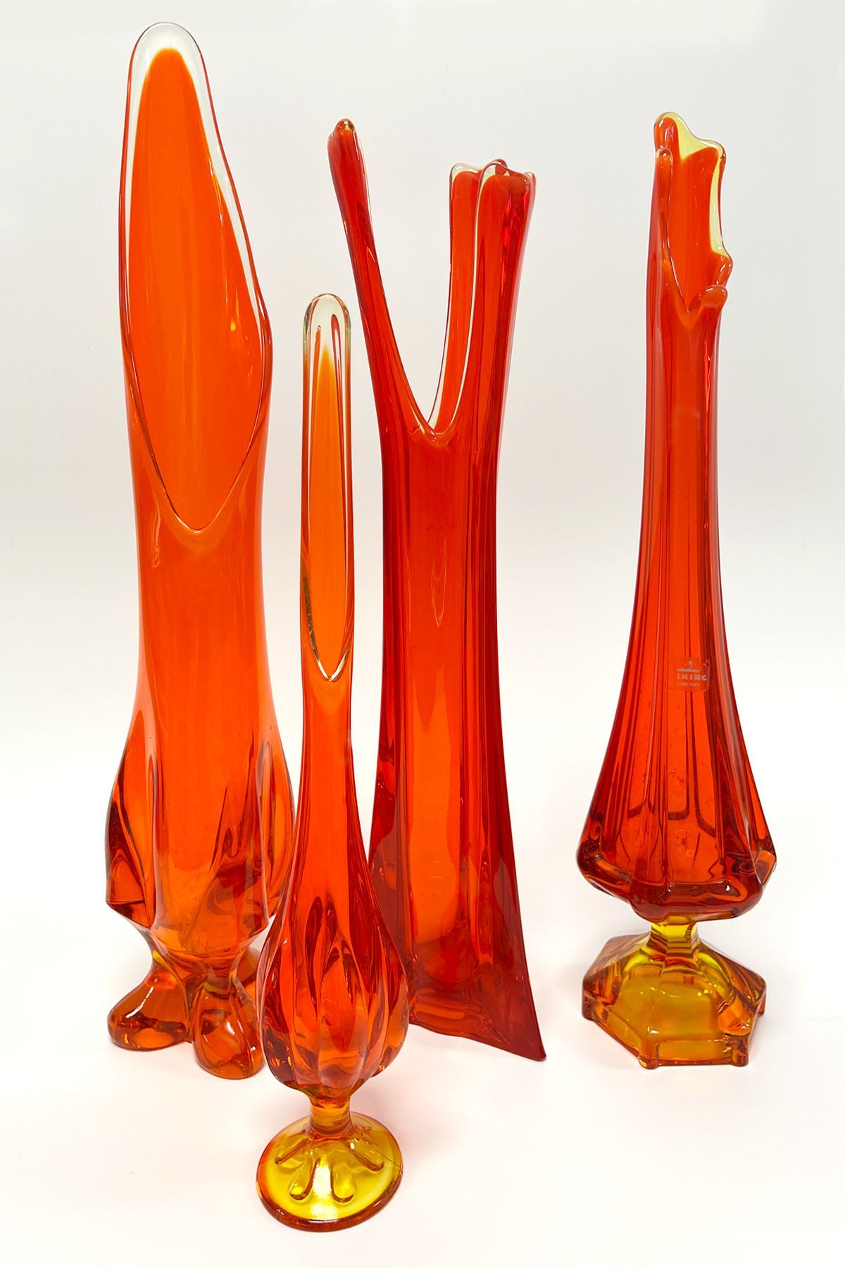 Various swung persimmon vases