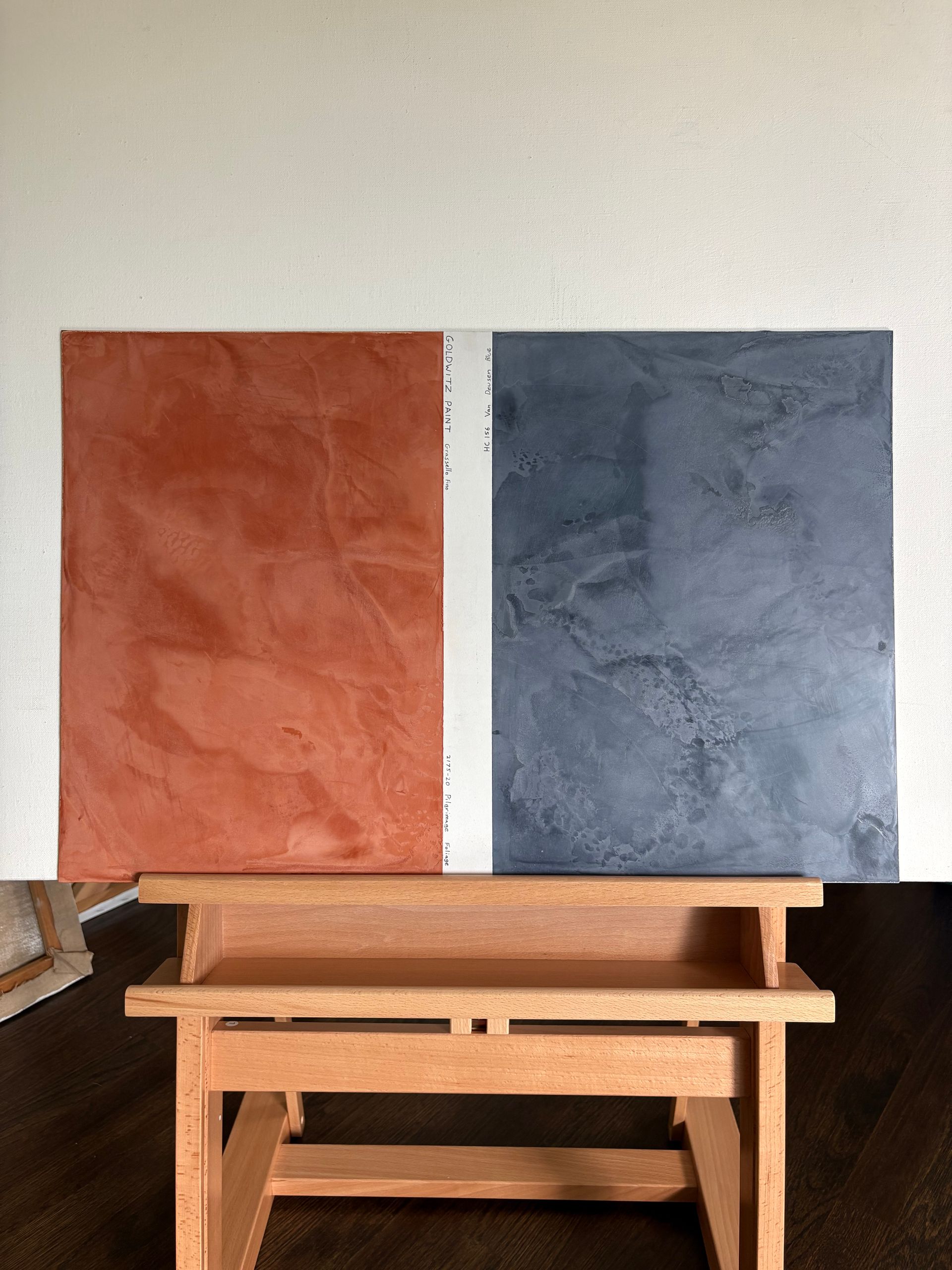 Color board on an easel showing reddish-brown and dark gray marbled textures.