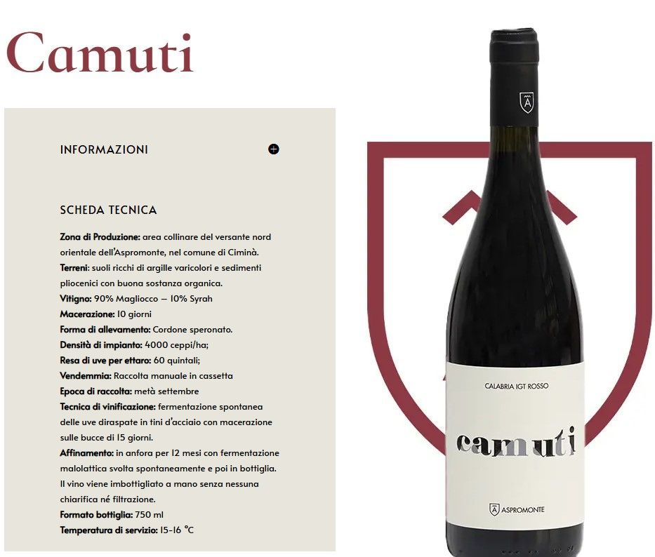 Bottiglia di vino rosso Camuti accanto a una scheda informativa sul prodotto italiano, su uno sfondo beige