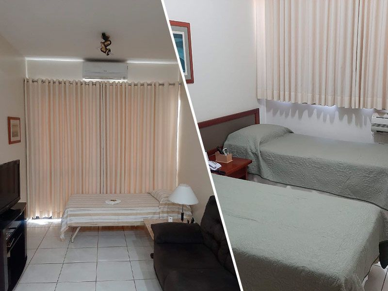 Visão em tela dividida de um quarto de hotel com uma cama de solteiro e um sofá à esquerda e duas camas de solteiro à direita.