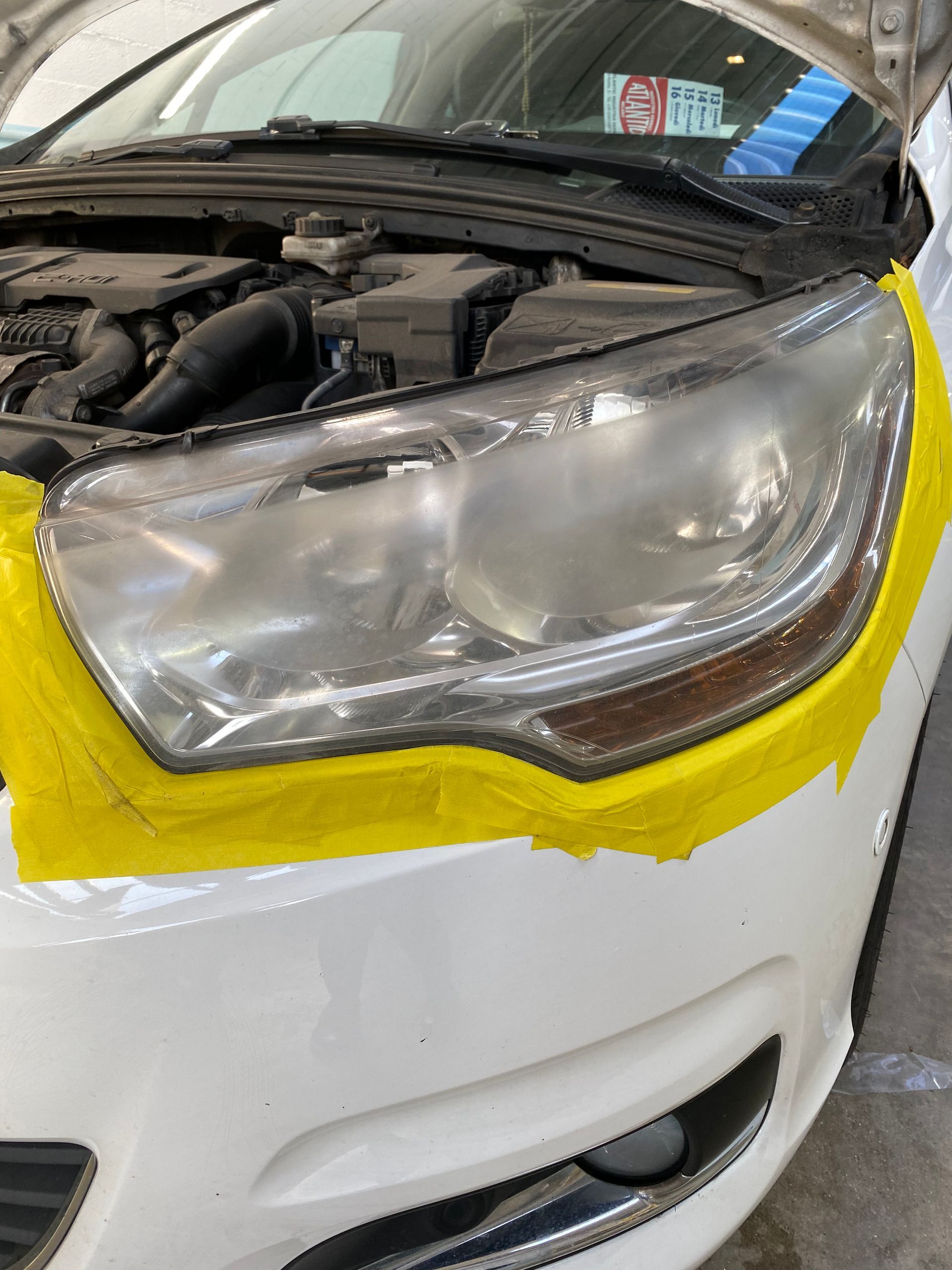 faro auto rovinato
